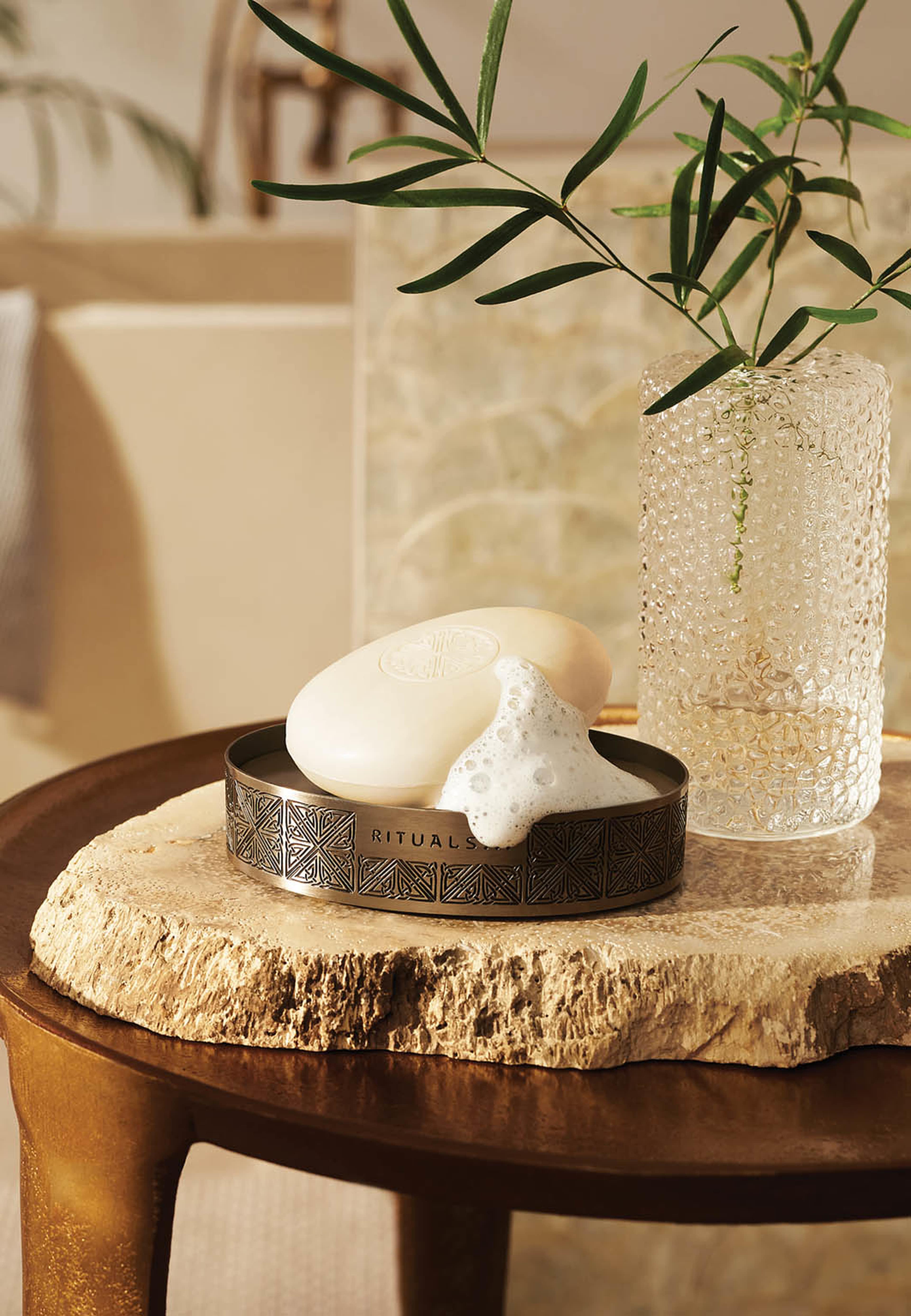 The Ritual of Namaste Facial Cleansing Bar, från Rituals.
