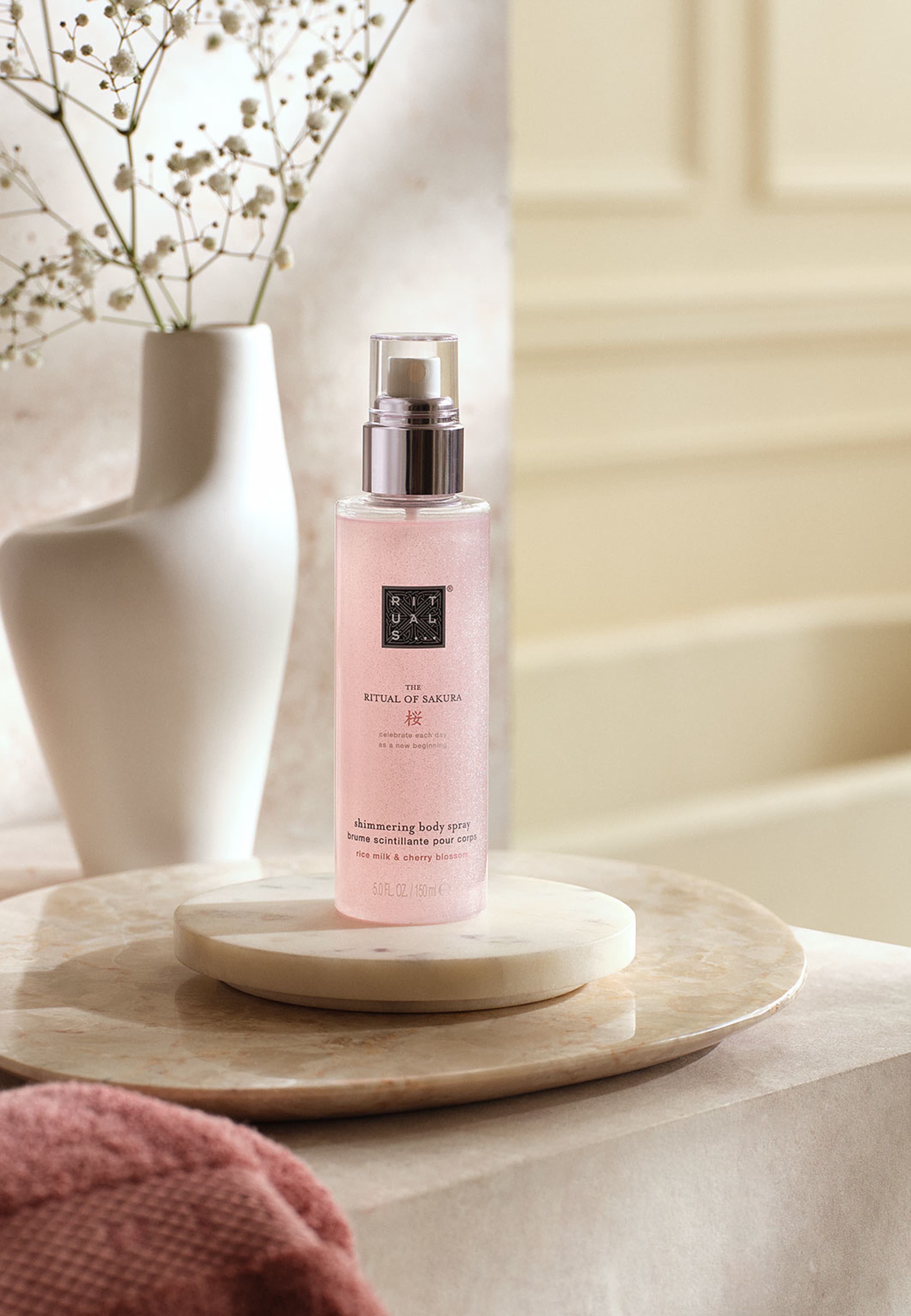 The Ritual of Sakura Shimmering Body Spray 150ml