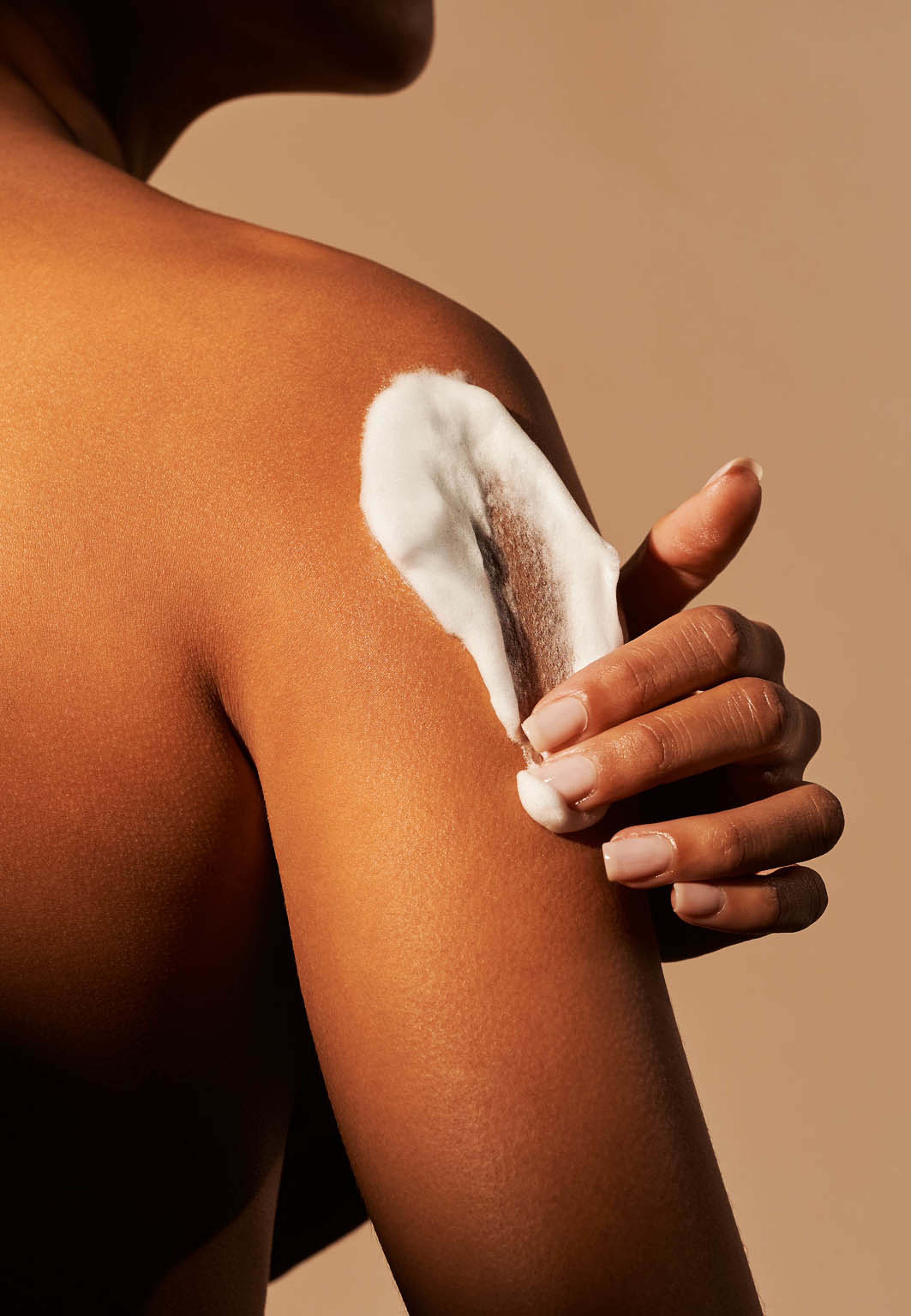 Velvet Oudh Foaming Shower Gel, från Rituals. Klicka för att öppna bilden i stort format