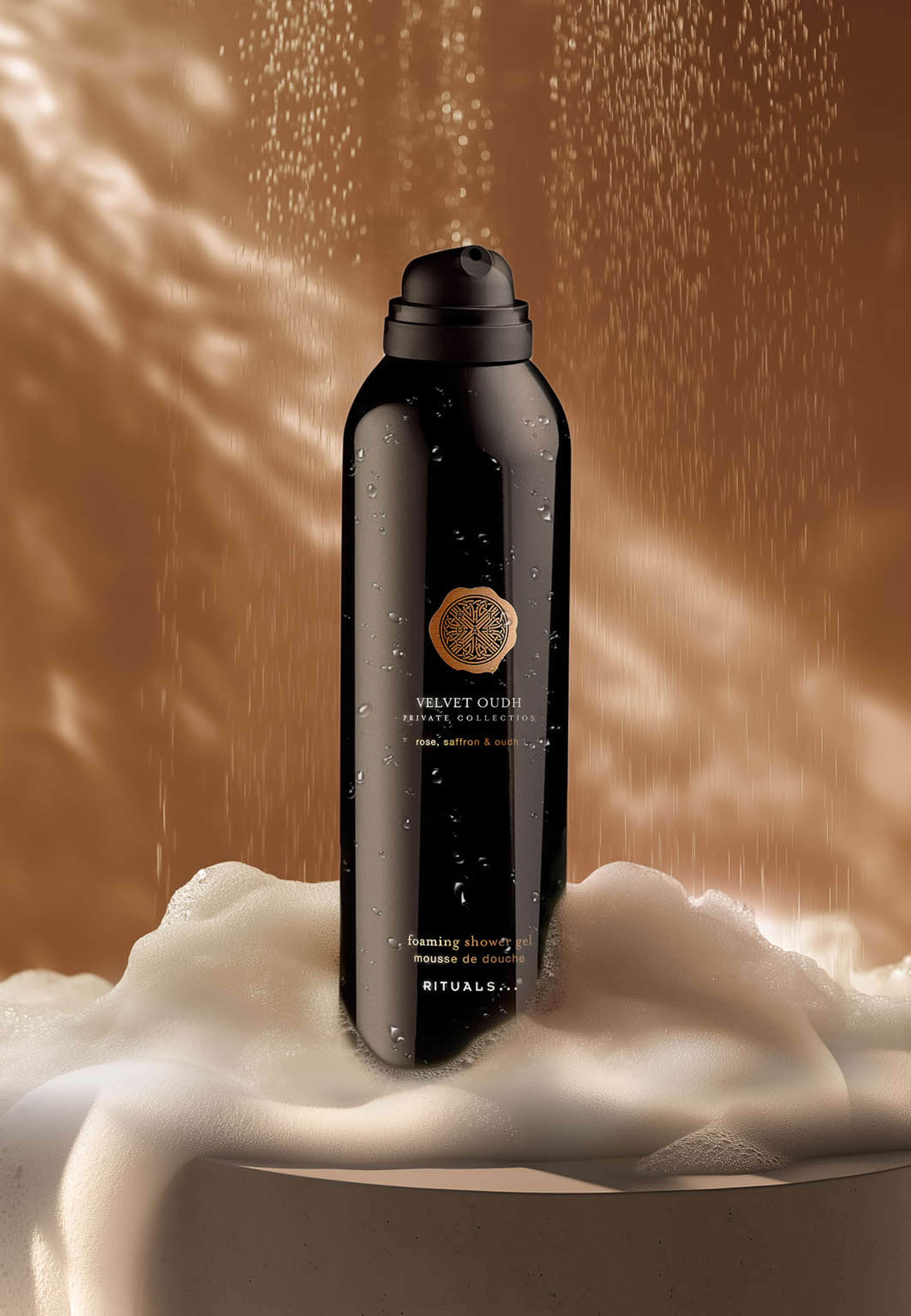Velvet Oudh Foaming Shower Gel, från Rituals. Klicka för att öppna bilden i stort format