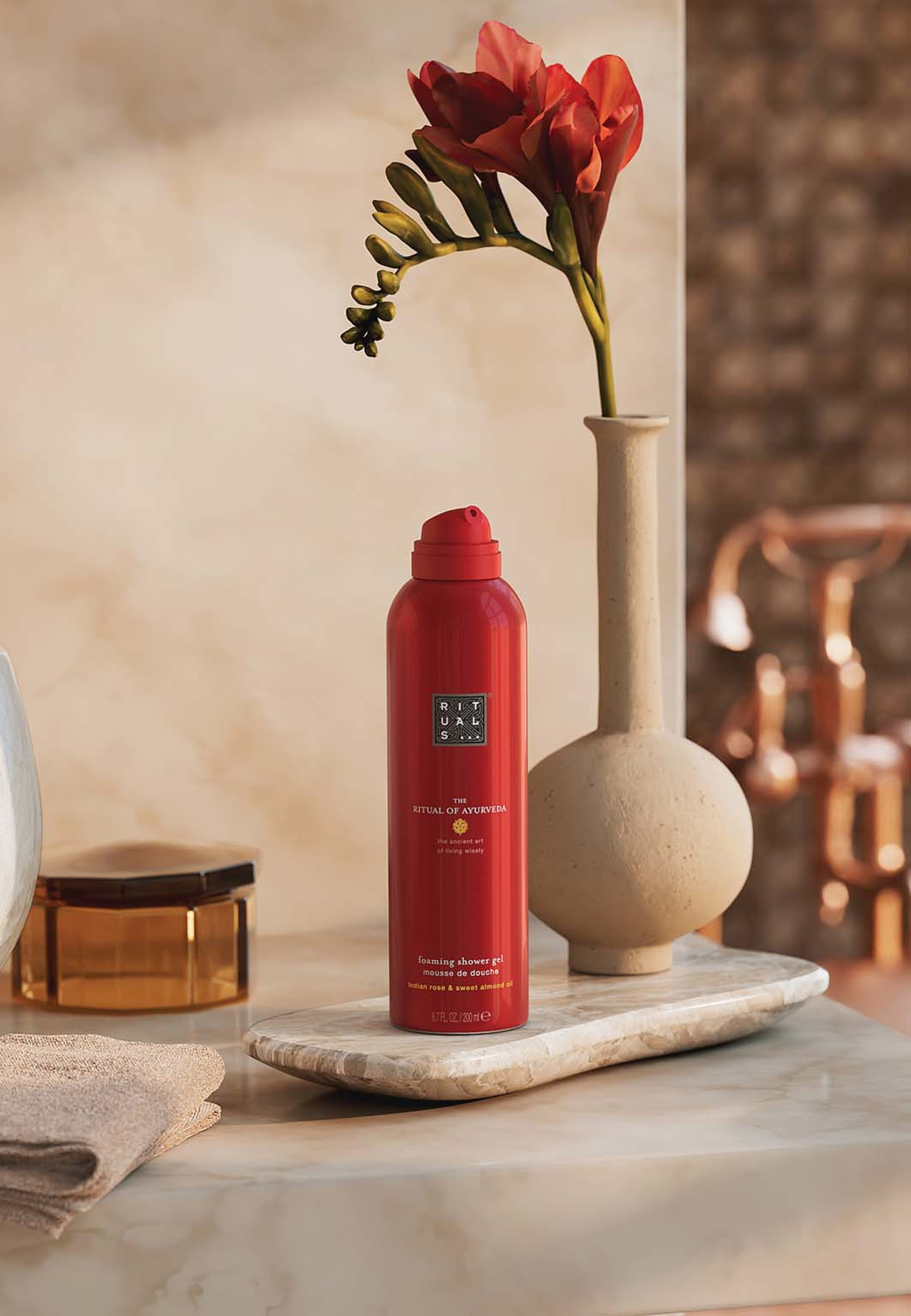 The Ritual of Ayurveda Foaming Shower Gel, från Rituals. Klicka för att öppna bilden i stort format