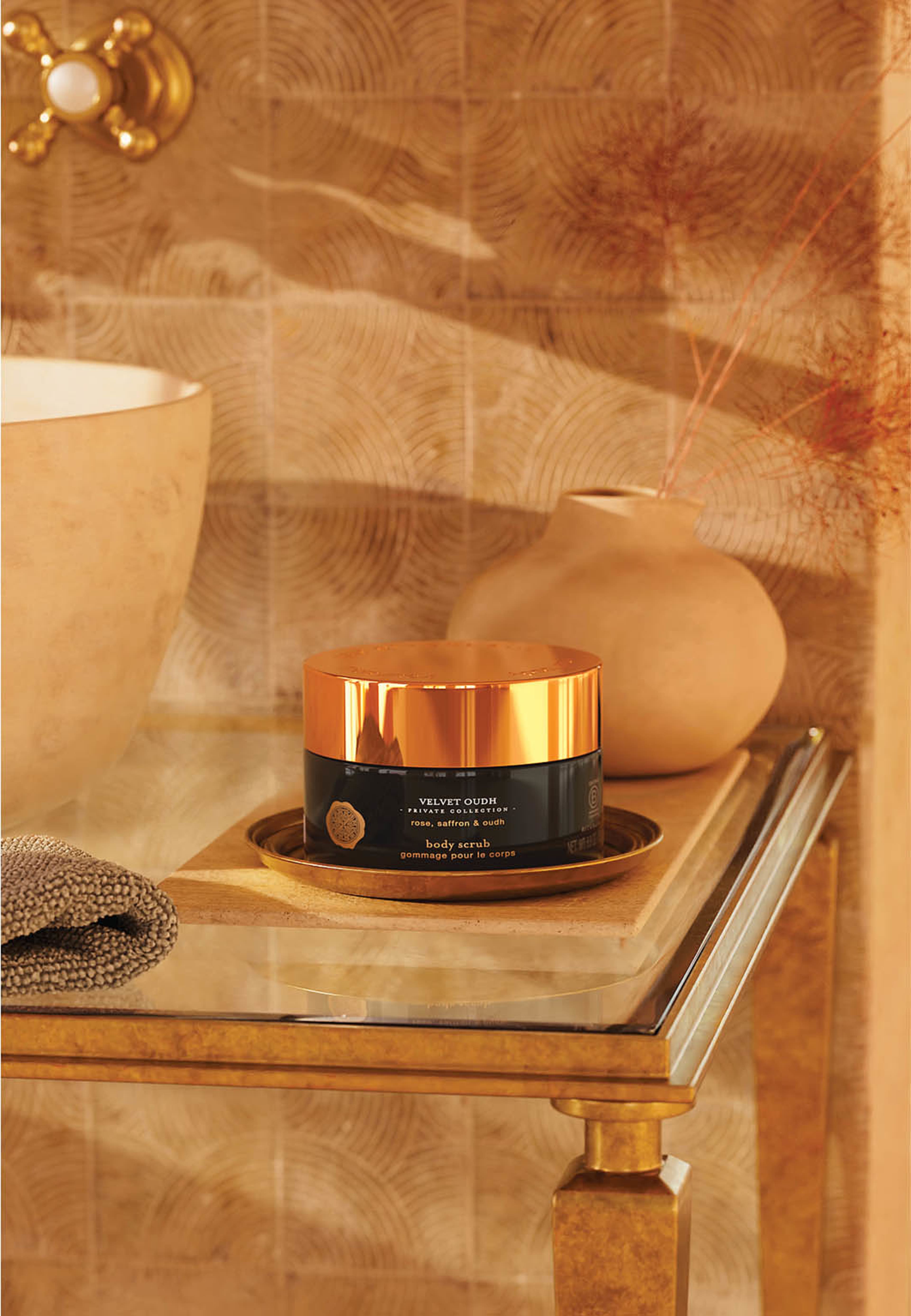Velvet Oudh Body Scrub, från Rituals. Klicka för att öppna bilden i stort format