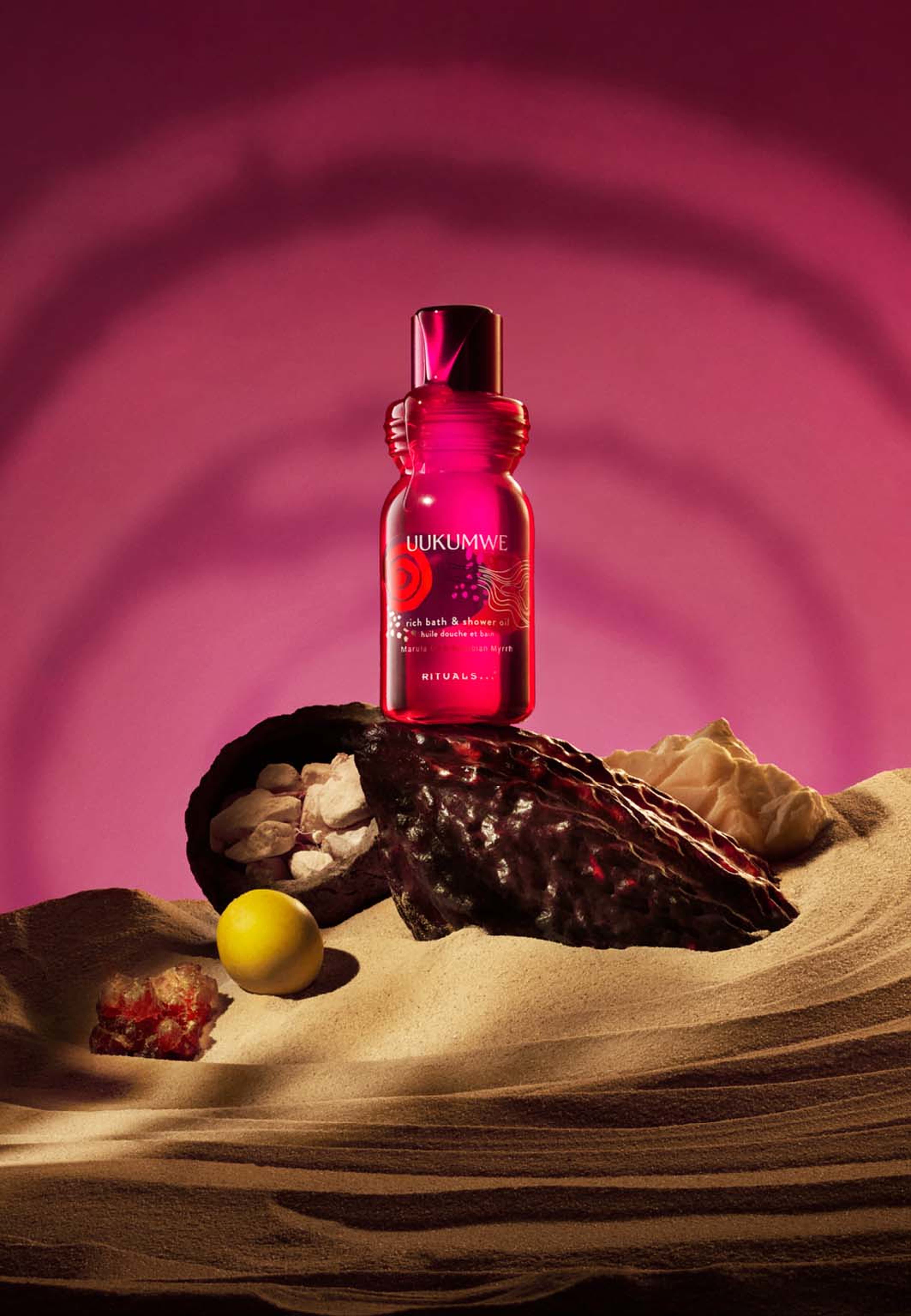 Uukumwe Collection Rich Bath and Shower Oil, från Rituals. Klicka för att öppna bilden i stort format
