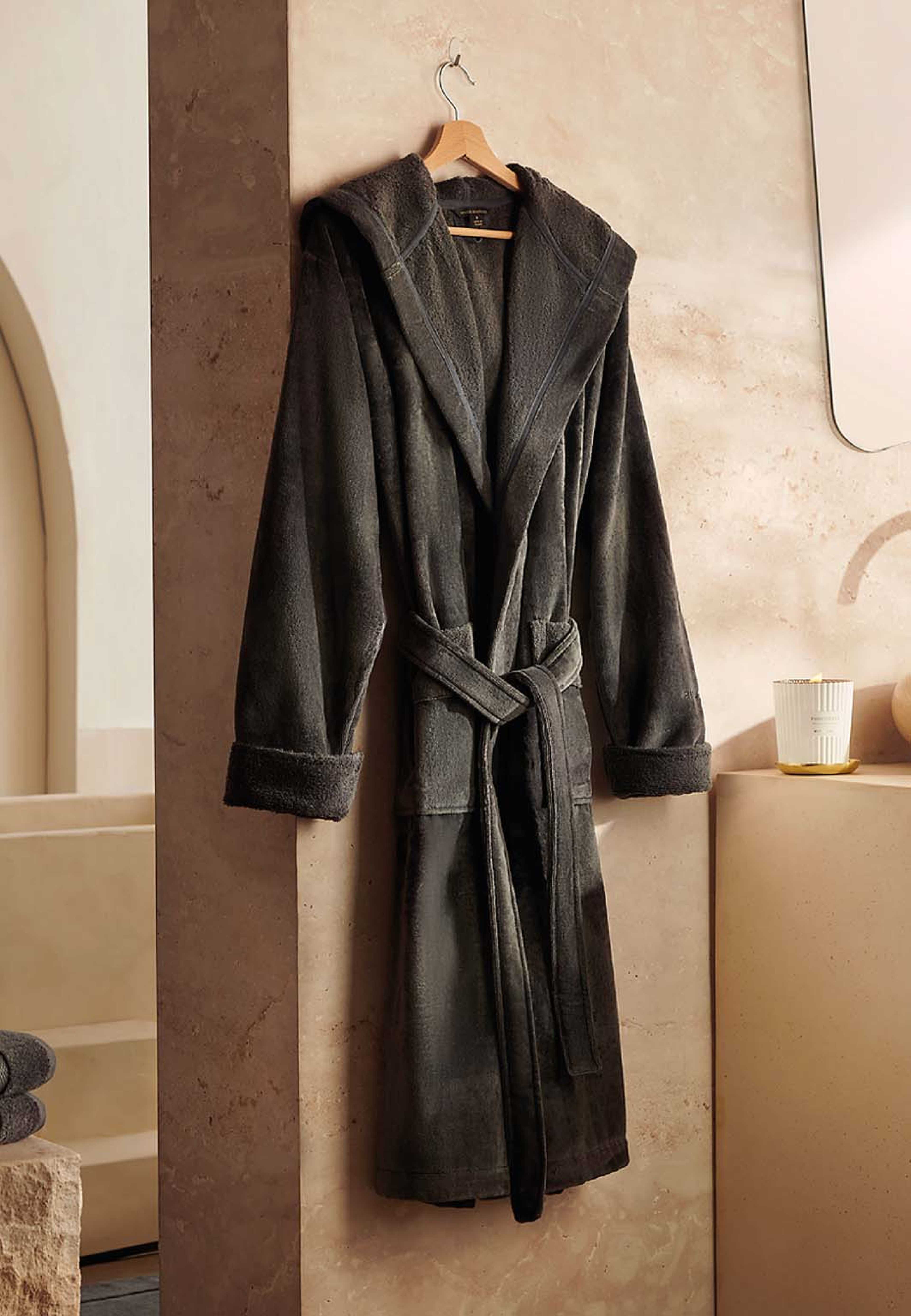 Super Soft Cotton Bathrobe Unisex, från Rituals, i färgen Graphite Grey. Klicka för att öppna bilden i stort format