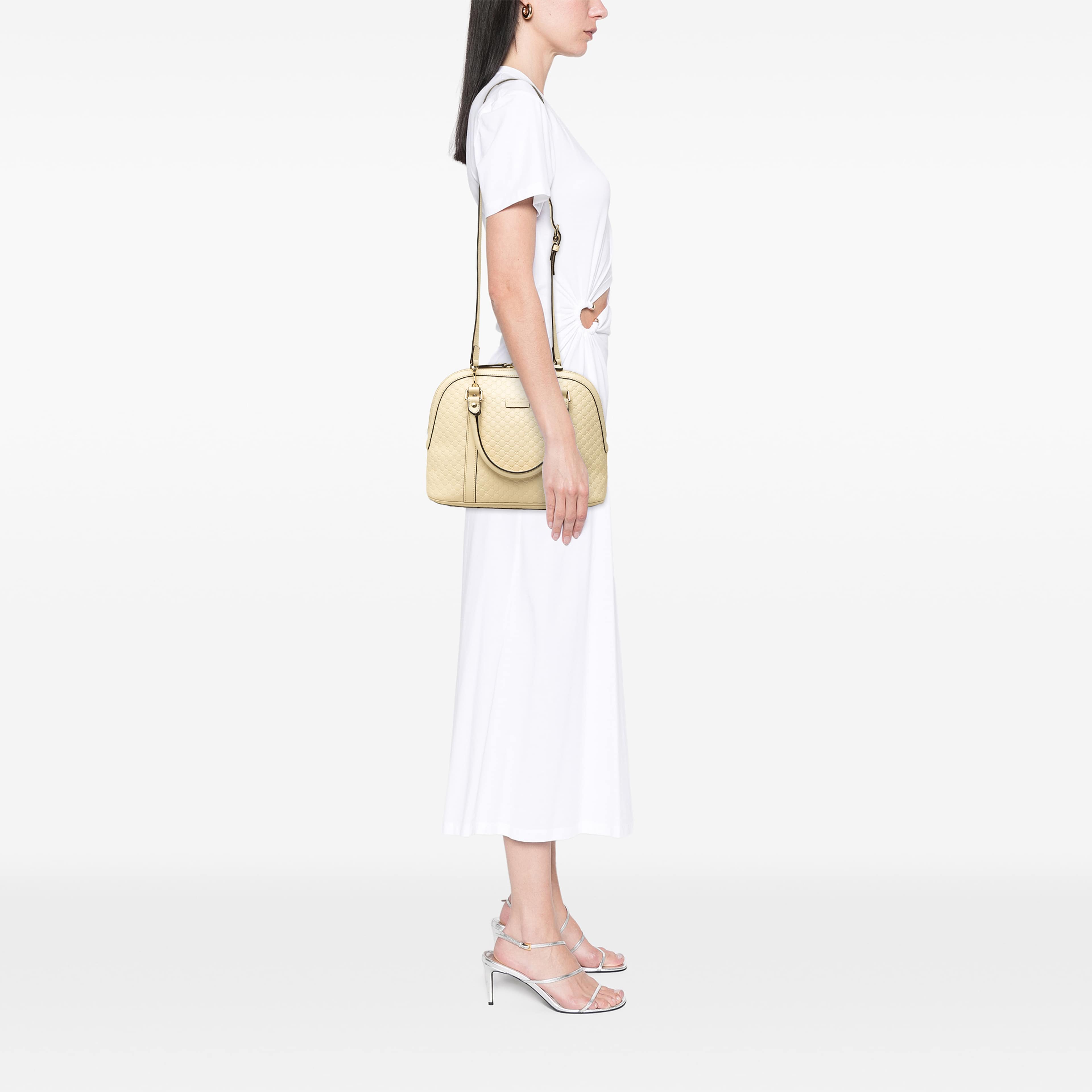 Gucci Medium Microguccissima Dome Satchel, från Luxclusif, i färgen vit. Klicka för att öppna bilden i stort format