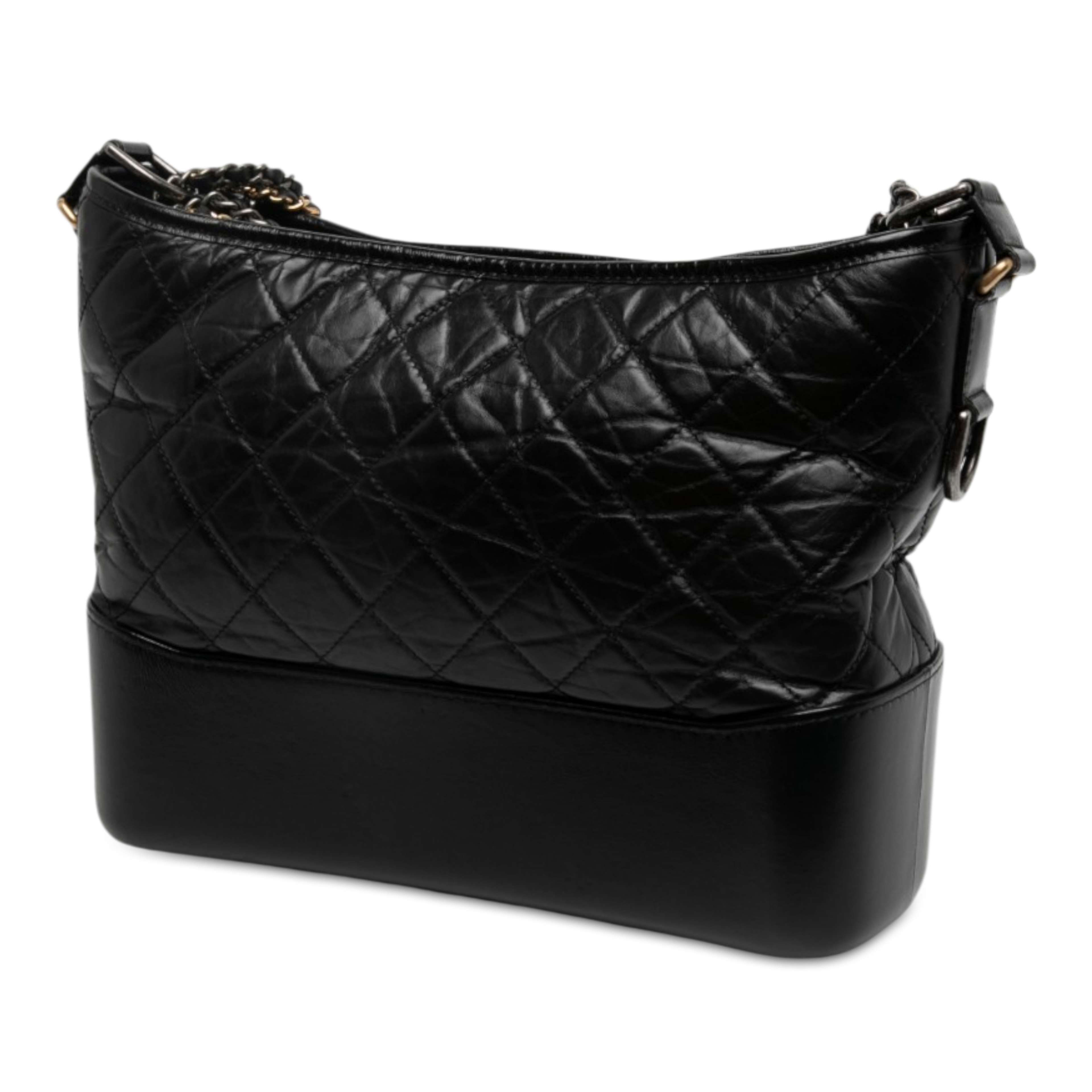Chanel Medium Aged Calfskin Gabrielle Crossbody, från Luxclusif, i färgen svart. Klicka för att öppna bilden i stort format