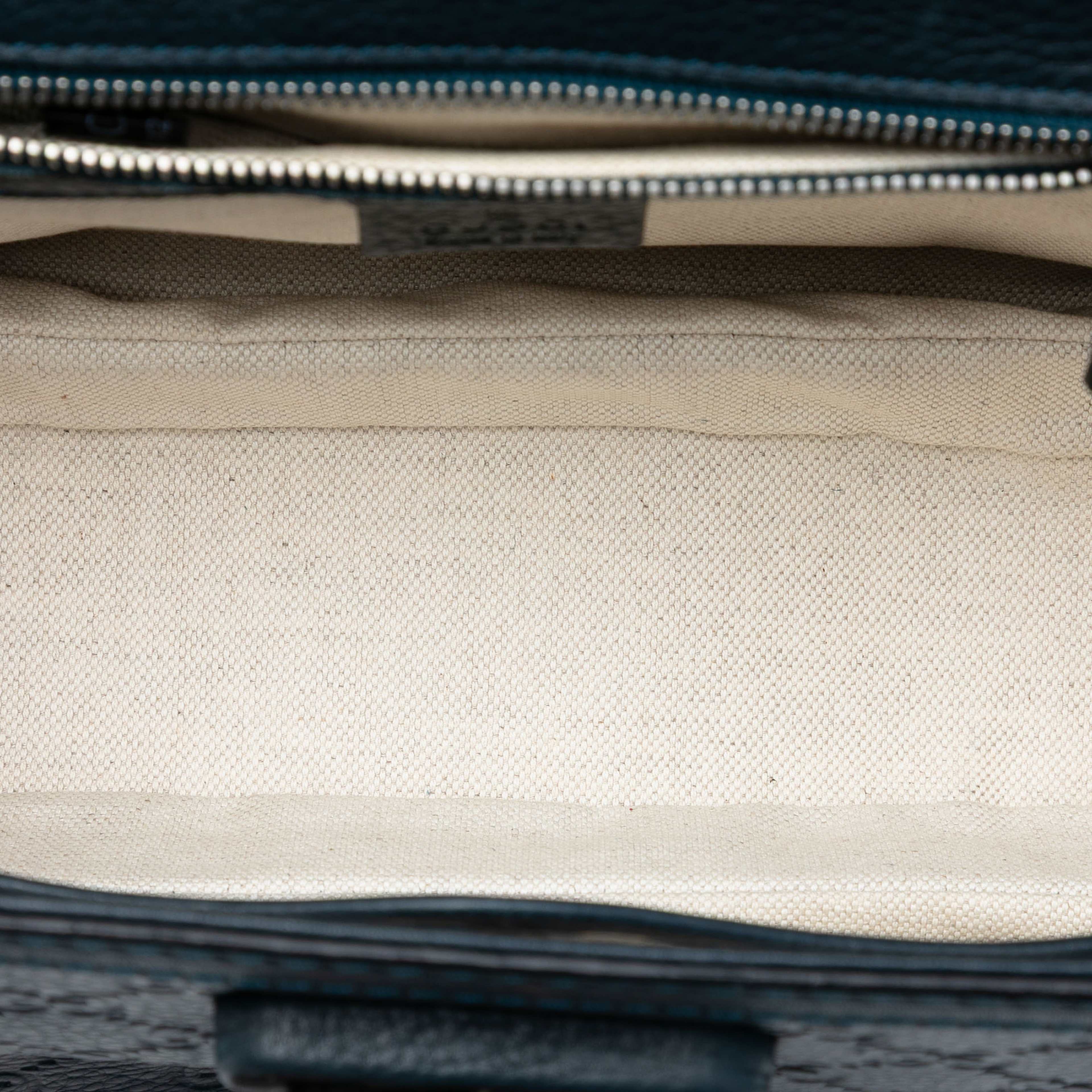 Gucci Medium Guccissima New Bamboo Top Handle Bag, från Luxclusif, i färgen navy. Klicka för att öppna bilden i stort format