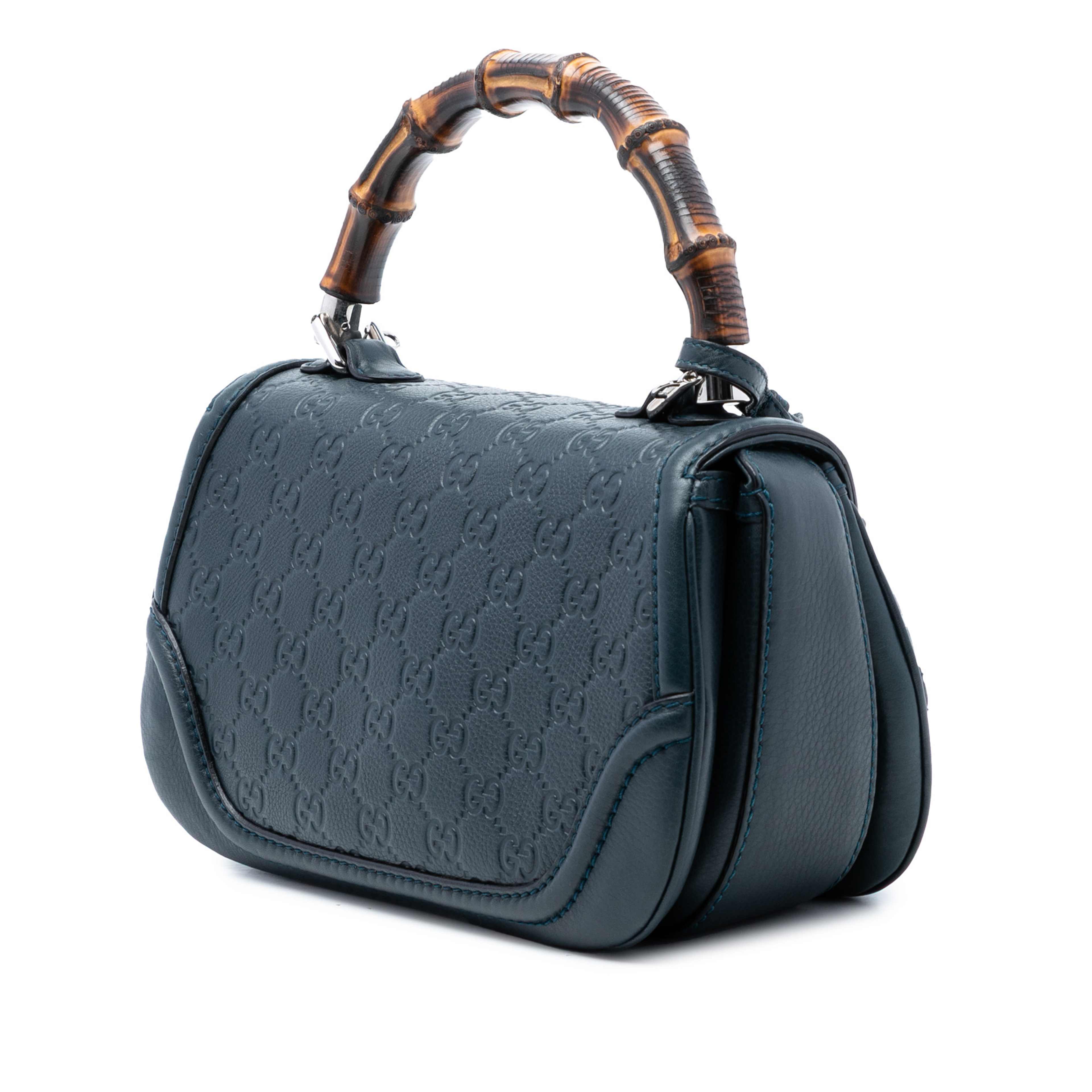 Gucci Medium Guccissima New Bamboo Top Handle Bag, från Luxclusif, i färgen navy. Klicka för att öppna bilden i stort format