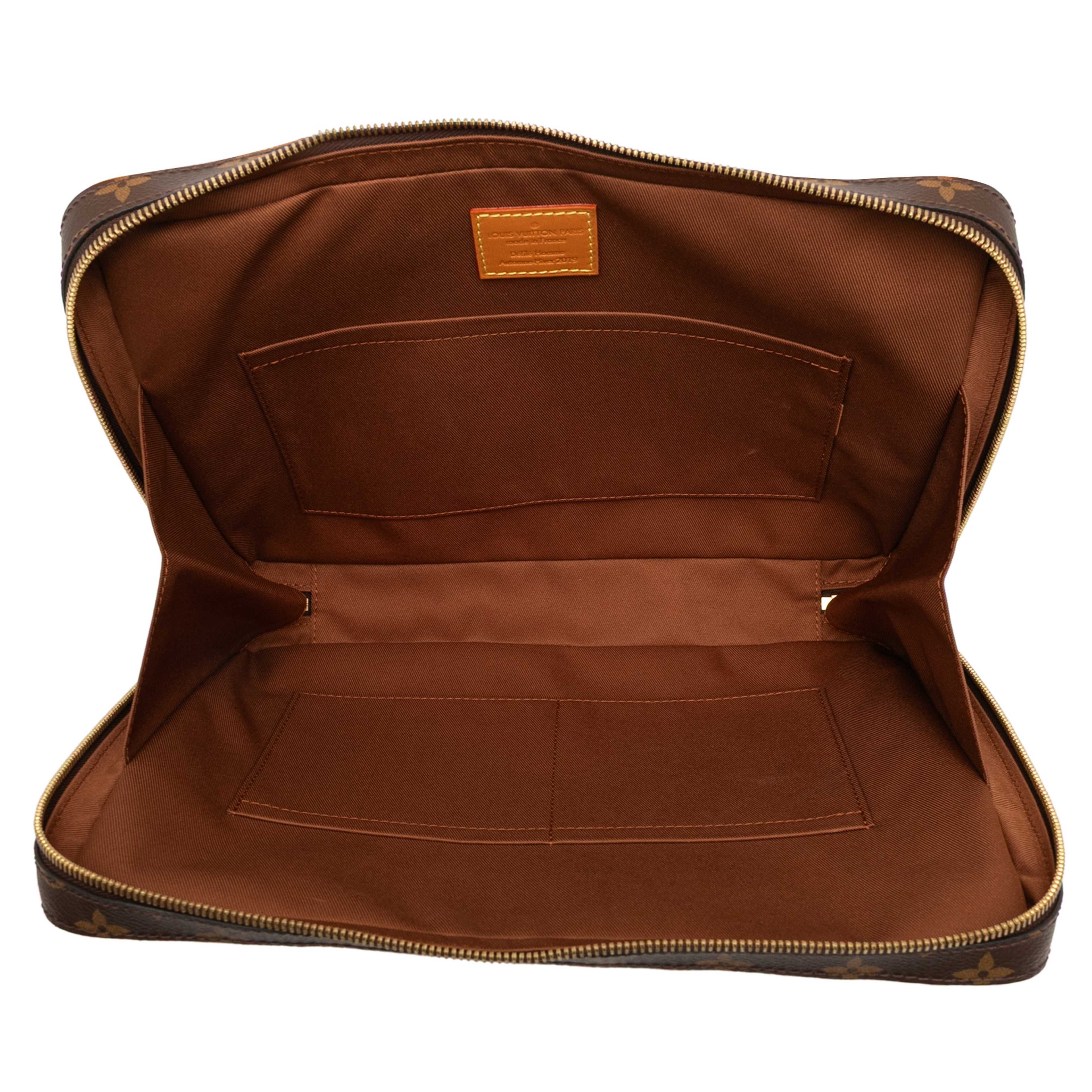 Louis Vuitton Monogram Soft Trunk Messenger Mm, från Luxclusif, i färgen brown. Klicka för att öppna bilden i stort format