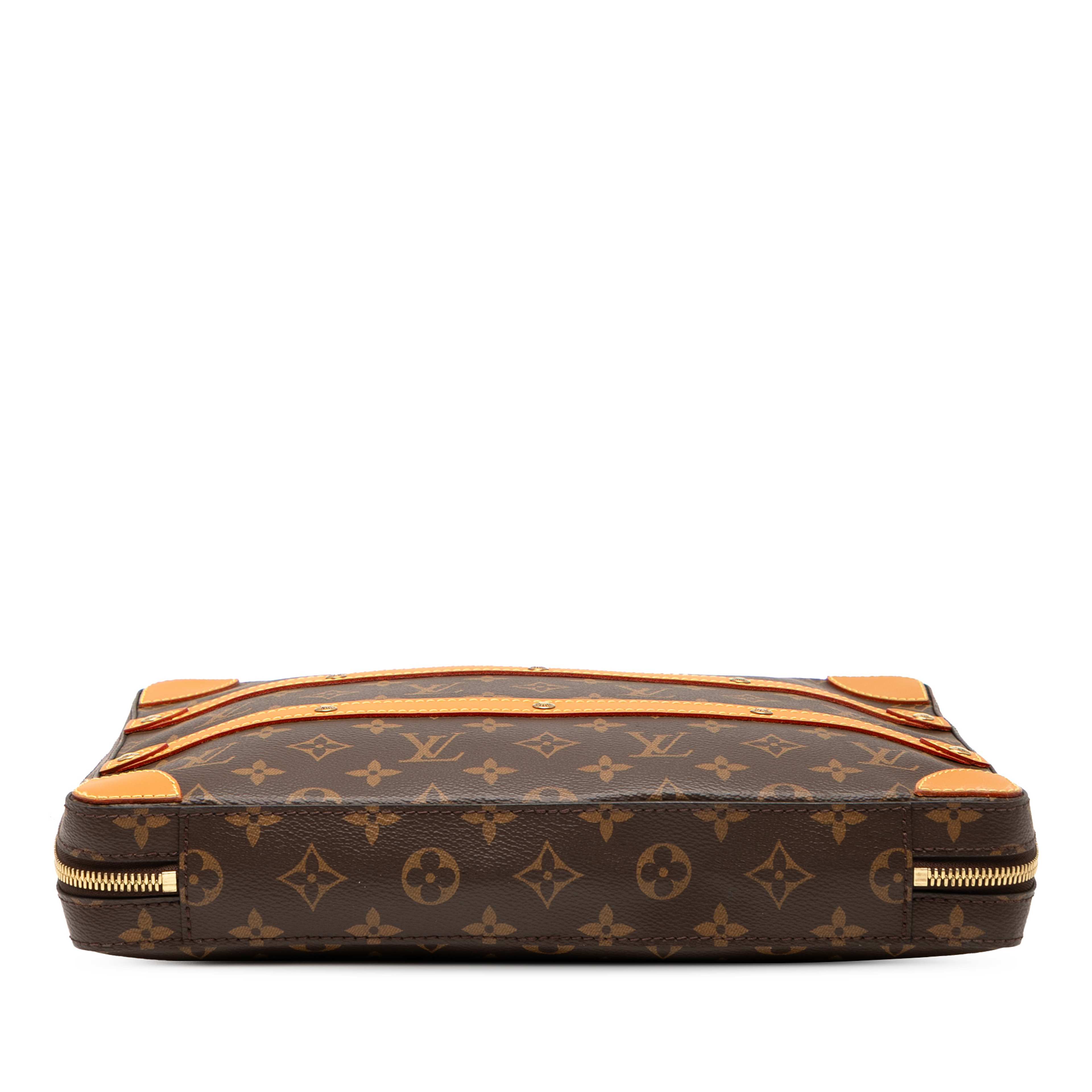 Louis Vuitton Monogram Soft Trunk Messenger Mm, från Luxclusif, i färgen brown. Klicka för att öppna bilden i stort format