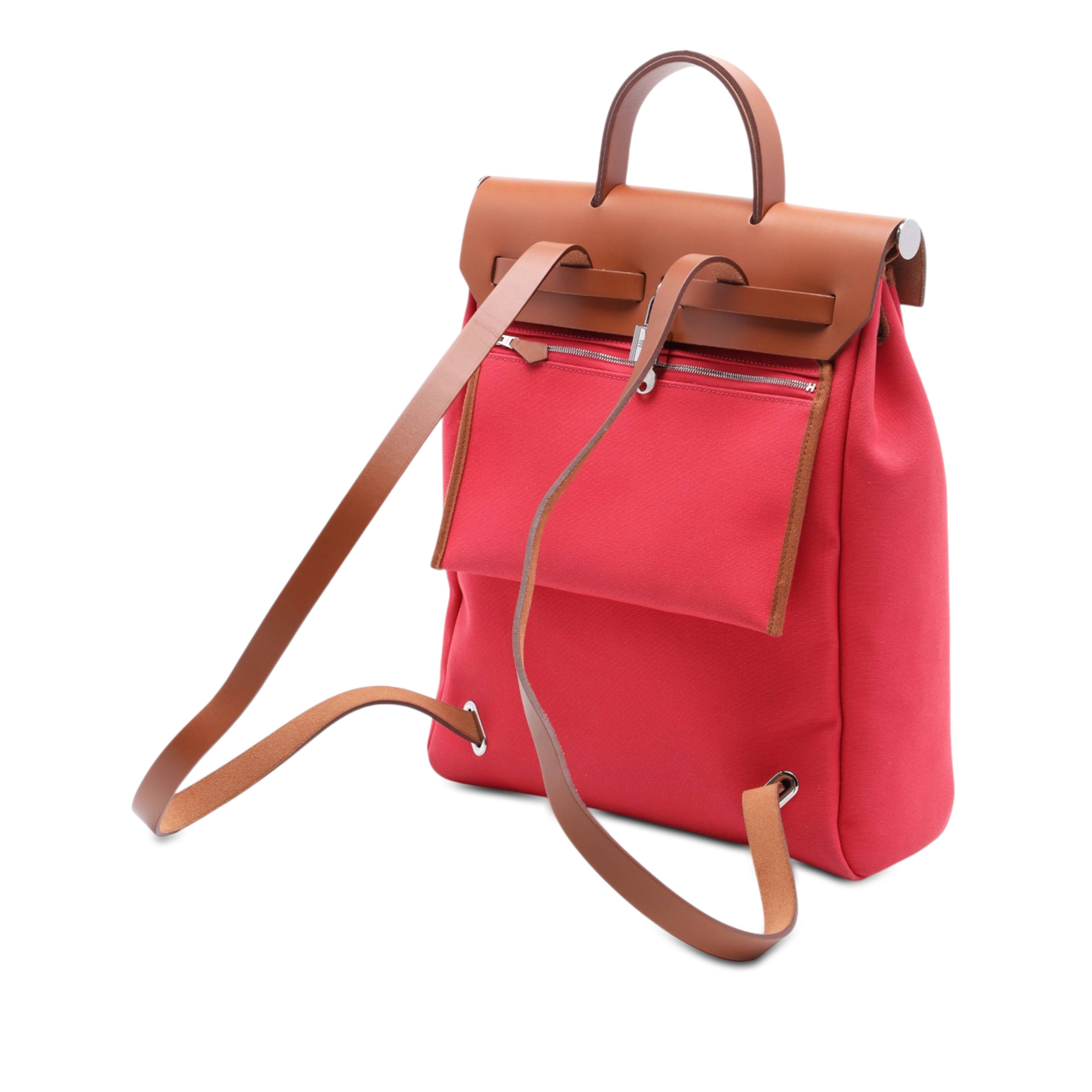 Hermès Toile Herbag A Dos Zip Retourne Backpack, från Luxclusif, i färgen brun. Klicka för att öppna bilden i stort format