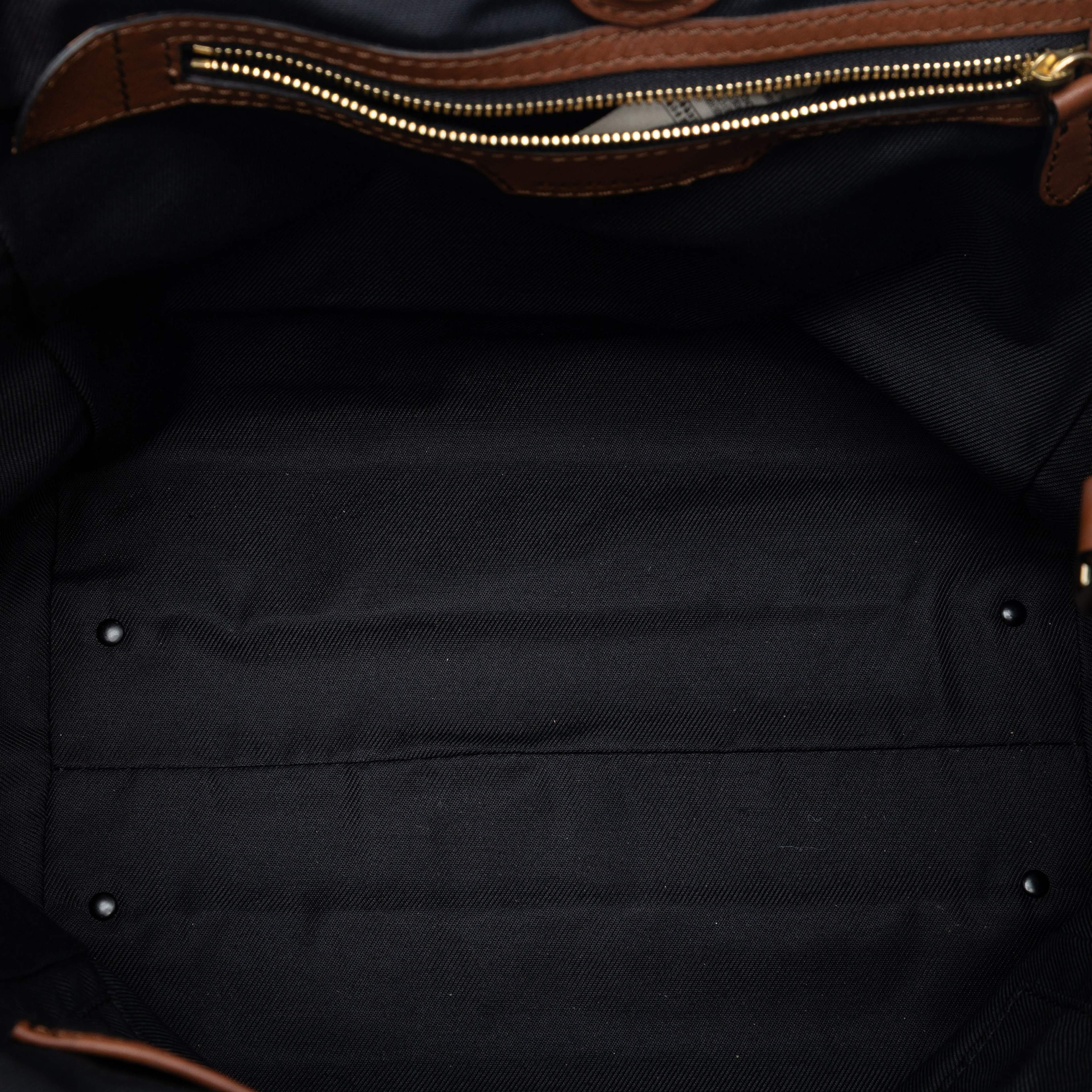 Burberry Small Leather Trimmed Haymarket Check Coated Canvas Canterbury Tote, från Luxclusif, i färgen beige. Klicka för att öppna bilden i stort format