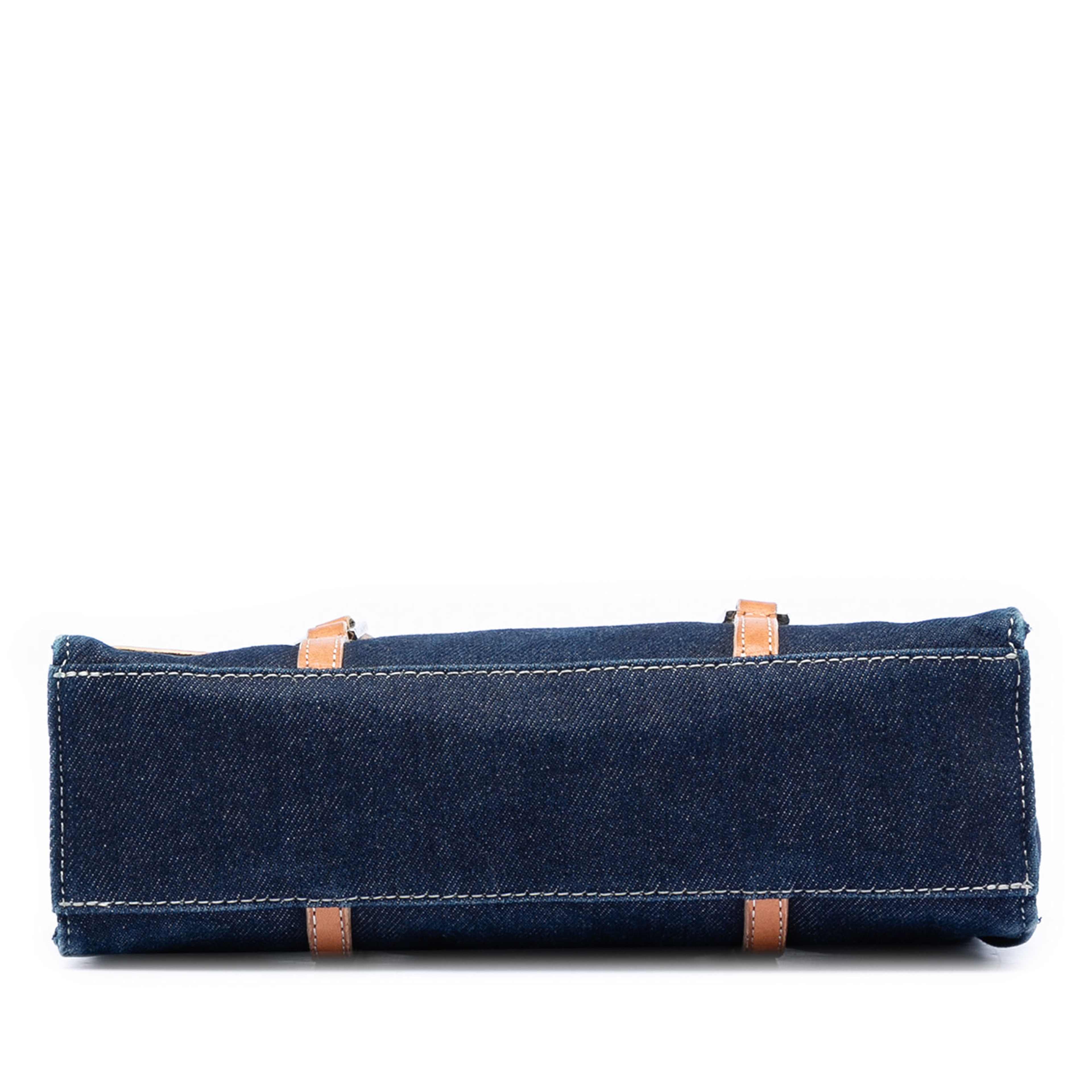 Burberry Denim And Embossed Leather Handbag, från Luxclusif, i färgen dark blue. Klicka för att öppna bilden i stort format