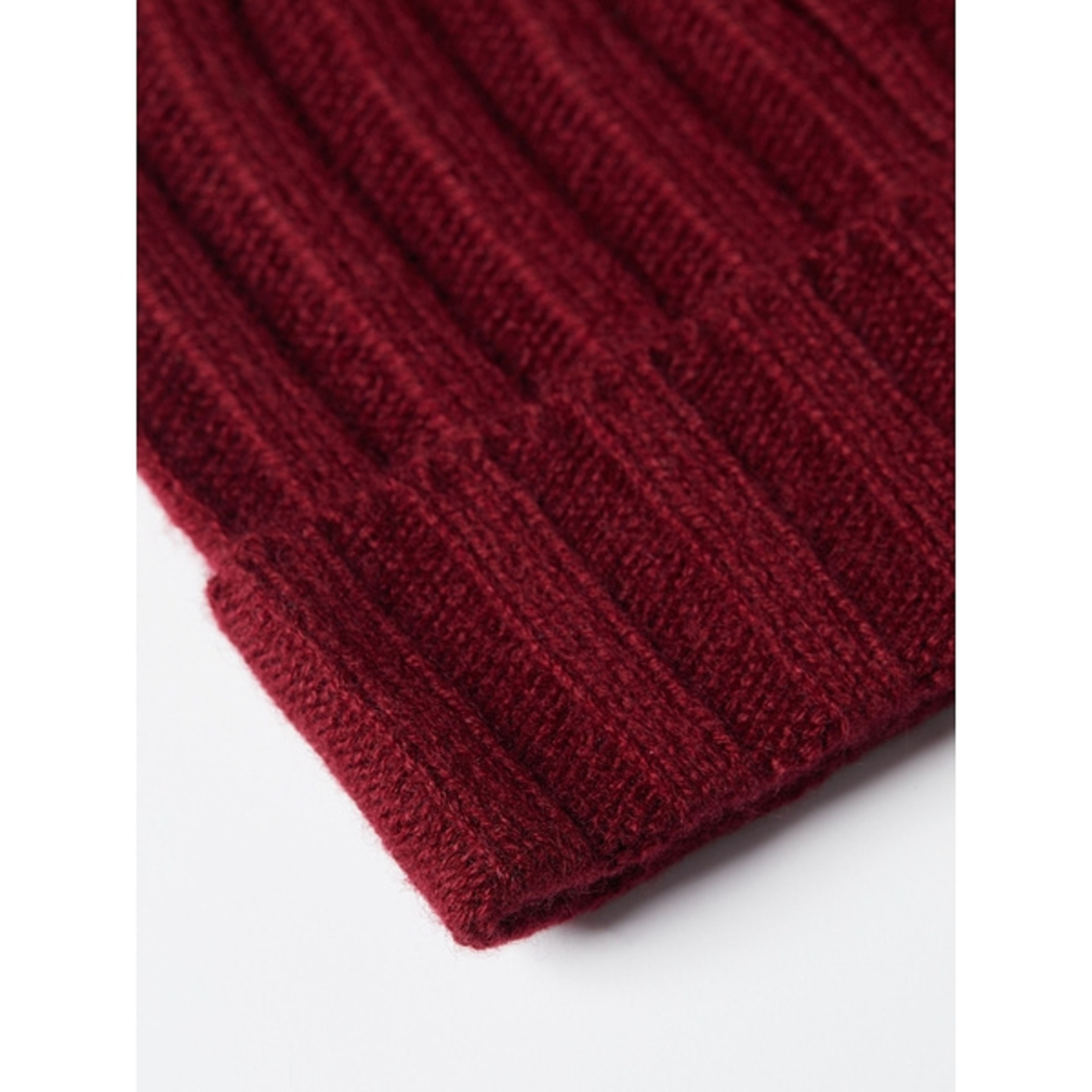 Wool Beanie, från John Henric, i färgen burgundy. Klicka för att öppna bilden i stort format