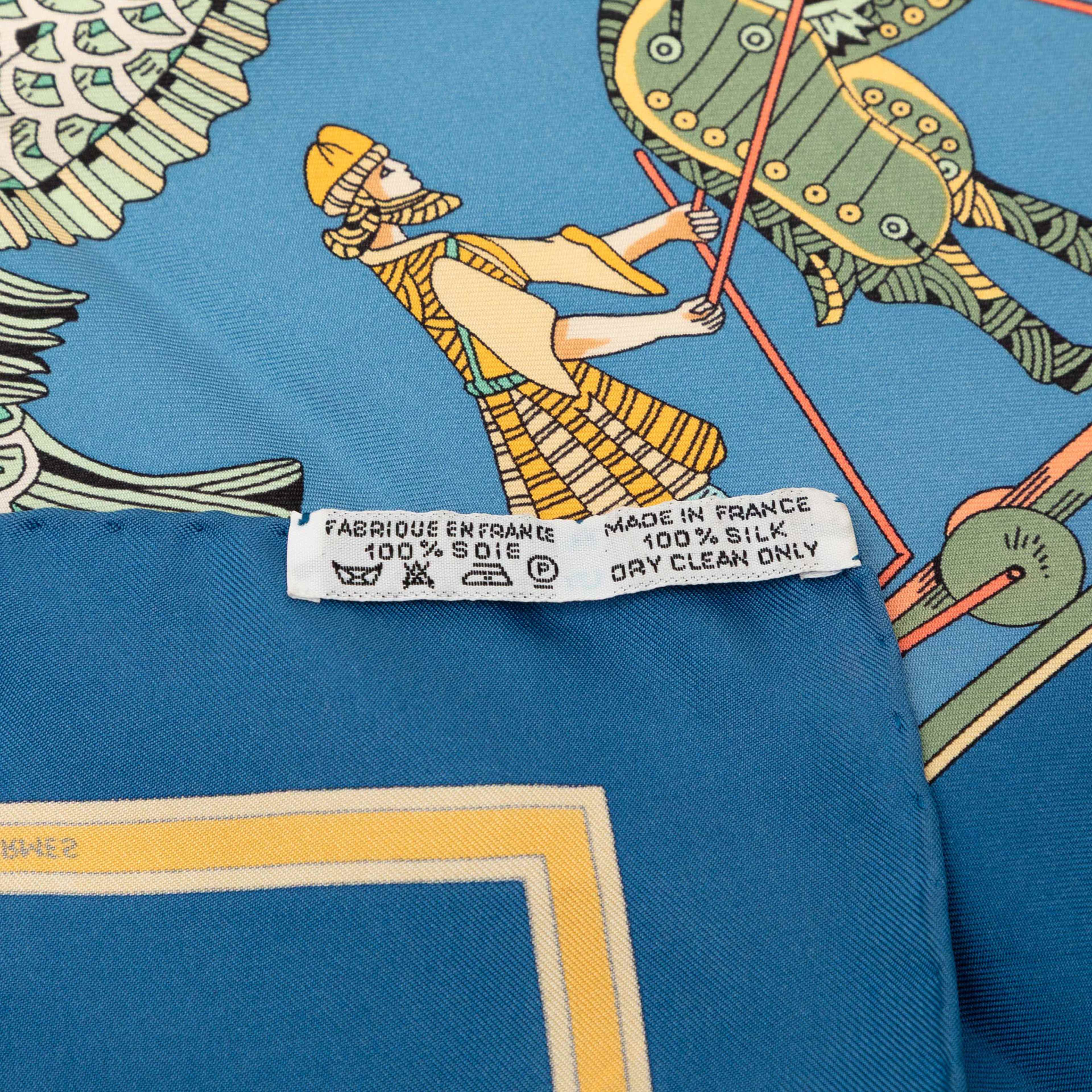 Hermès Le Temps Des Marionnettes Silk Scarf 90, från Luxclusif, i färgen blue. Klicka för att öppna bilden i stort format