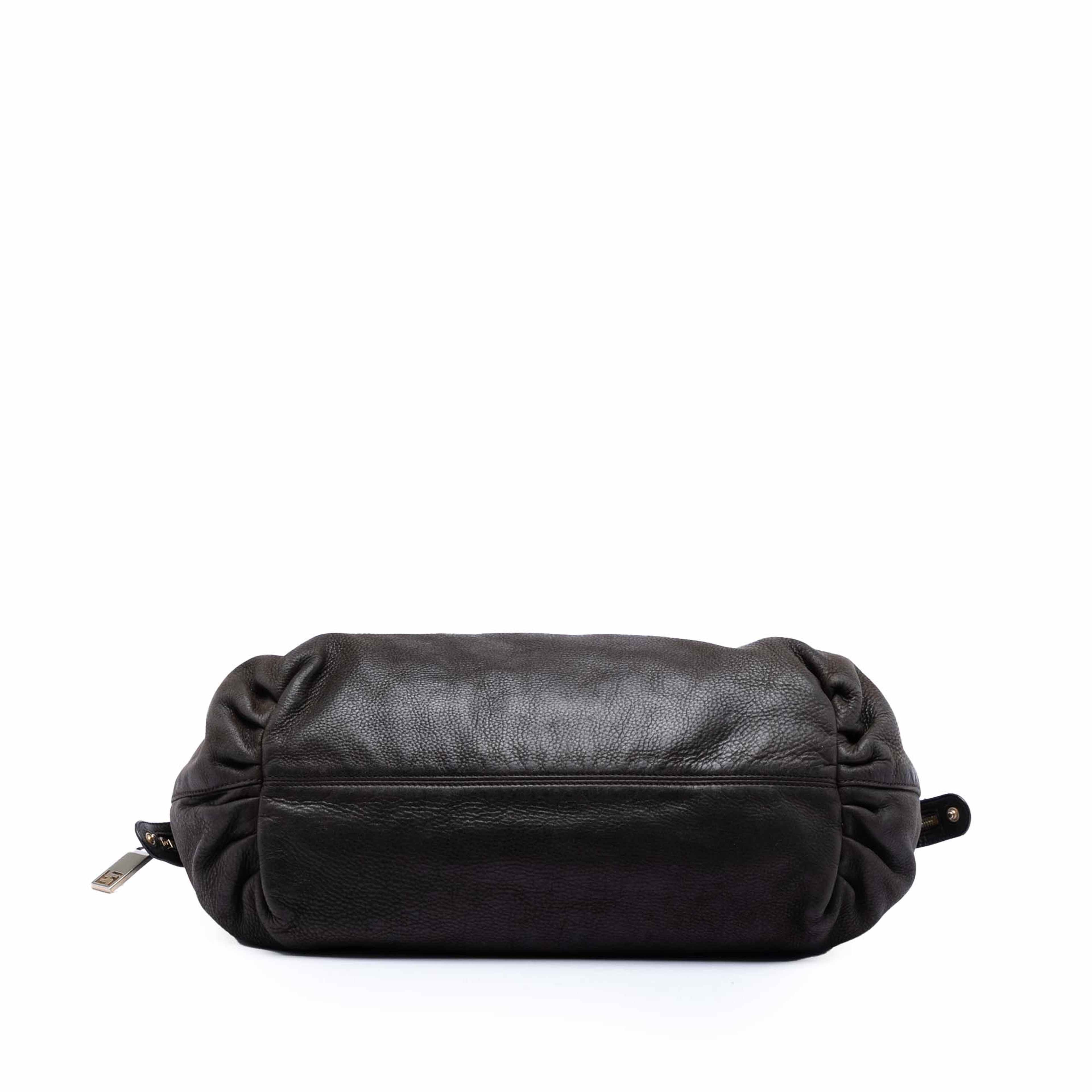 Fendi Medium Ff Nubuck Chains Tote, från Luxclusif, i färgen dark brown. Klicka för att öppna bilden i stort format