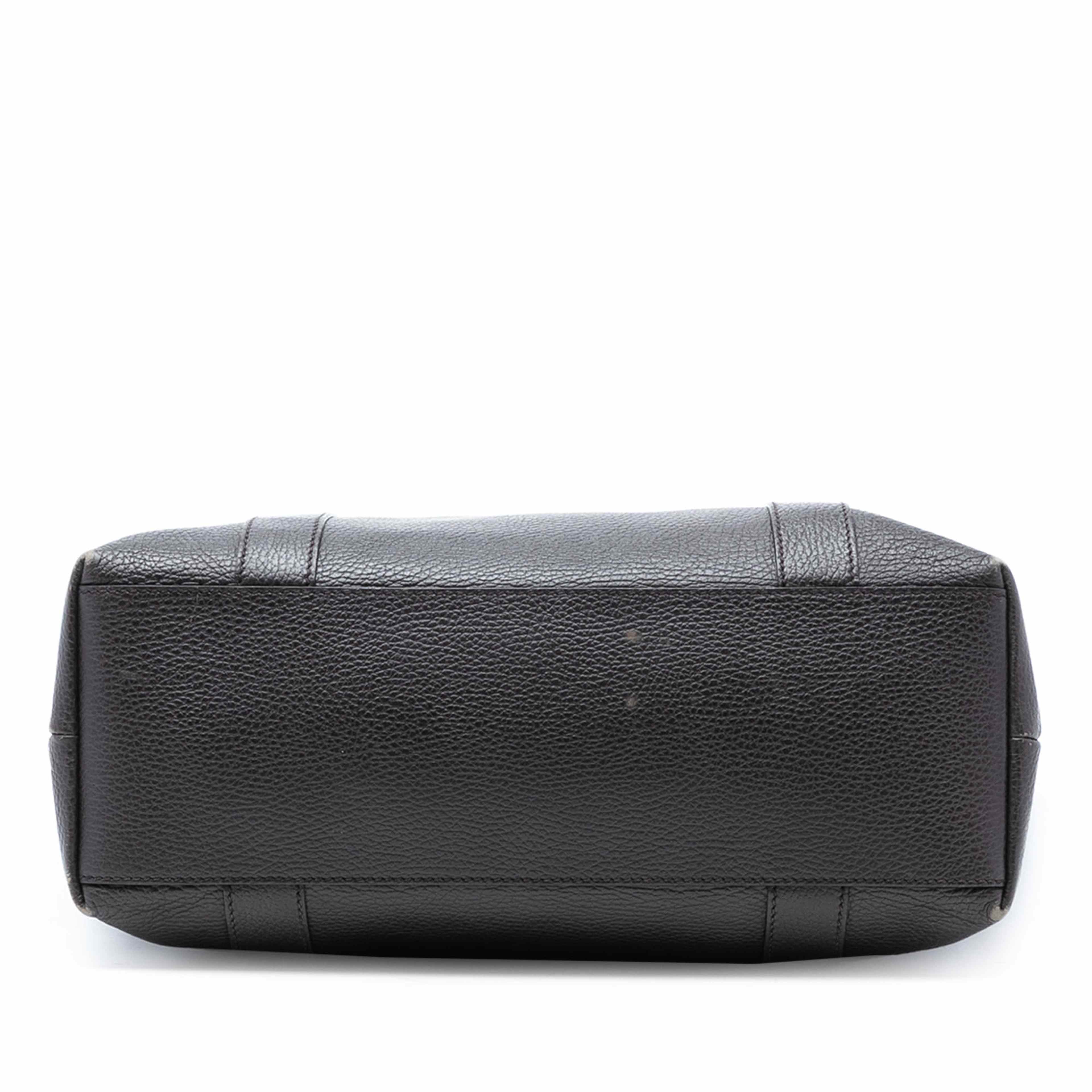 Gucci Grained Calfskin Bamboo Shopper Tote, från Luxclusif, i färgen black. Klicka för att öppna bilden i stort format