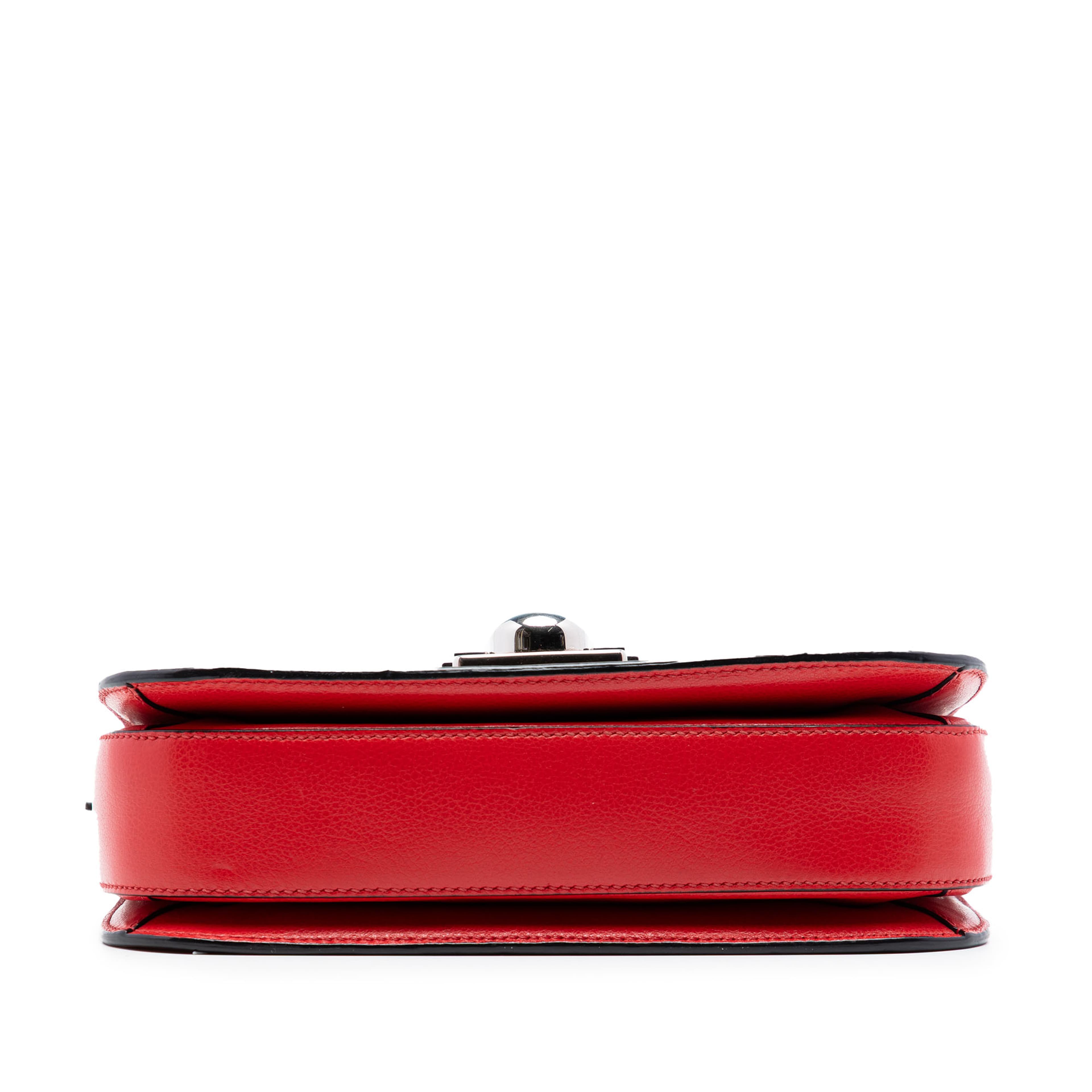 Prada Glace Calf Arcade Crossbody, från Luxclusif, i färgen red. Klicka för att öppna bilden i stort format