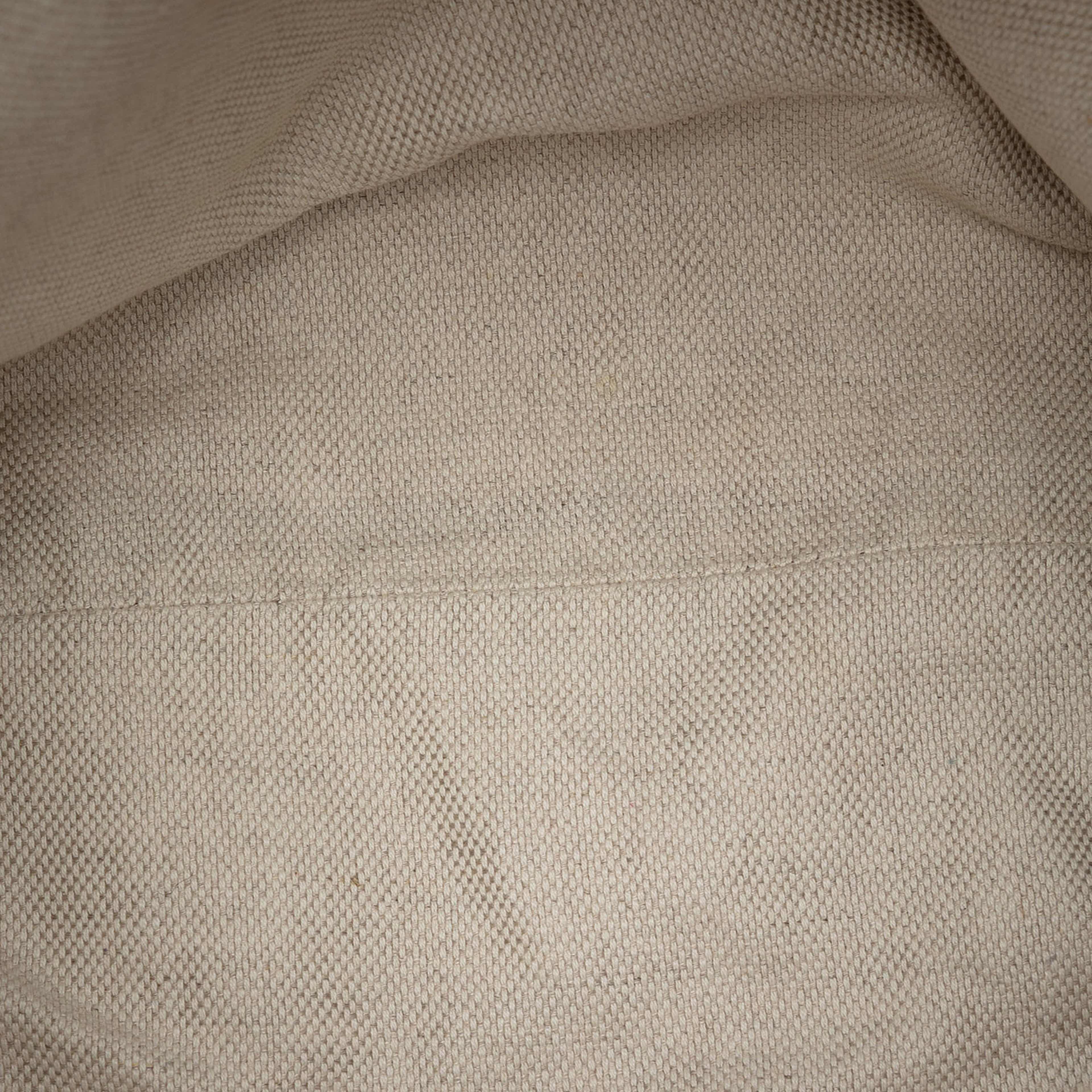 Gucci Patent Soho Shoulder Bag, från Luxclusif, i färgen dark pink. Klicka för att öppna bilden i stort format