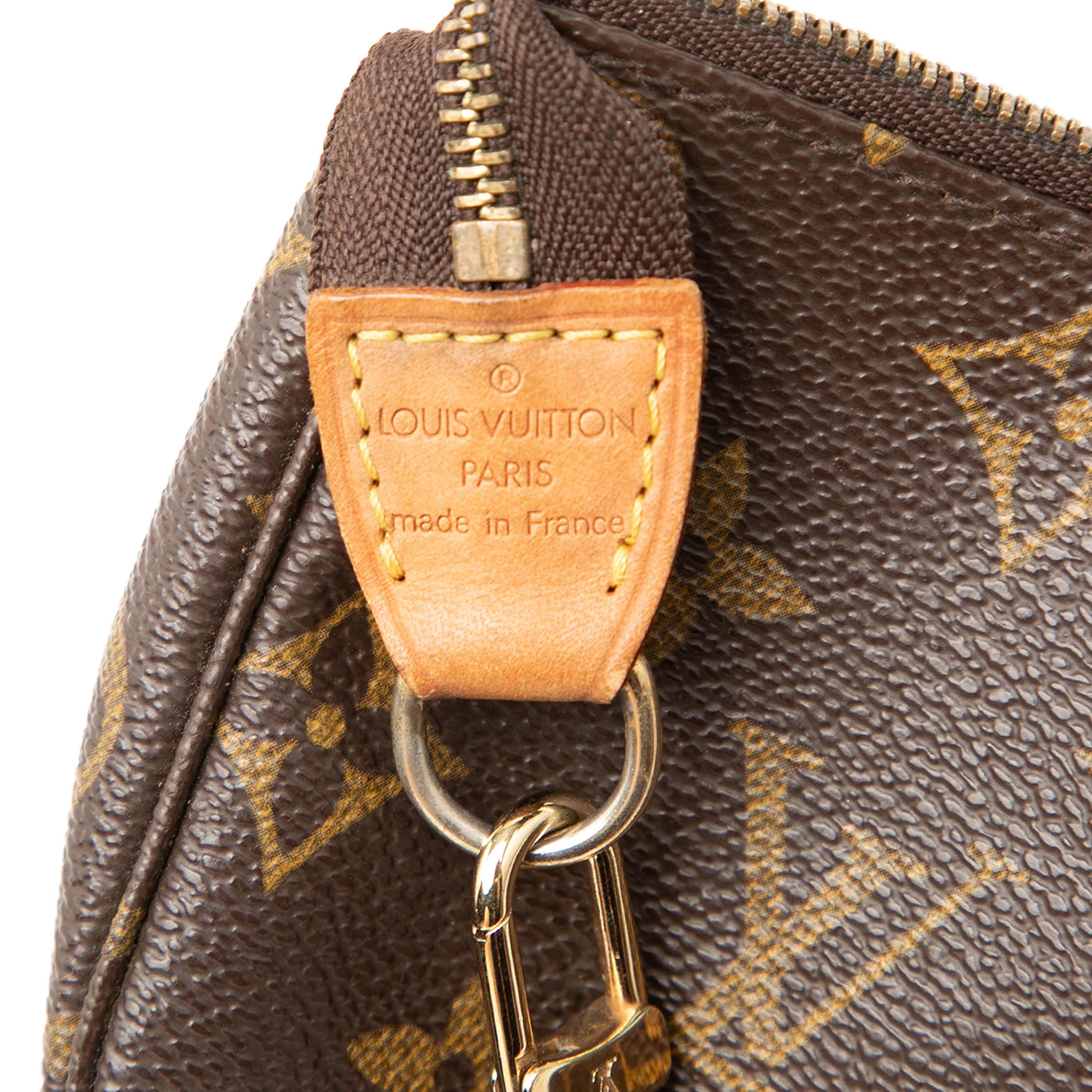 Louis Vuitton Monogram Mini Pochette Accessoires, från Luxclusif, i färgen brown. Klicka för att öppna bilden i stort format