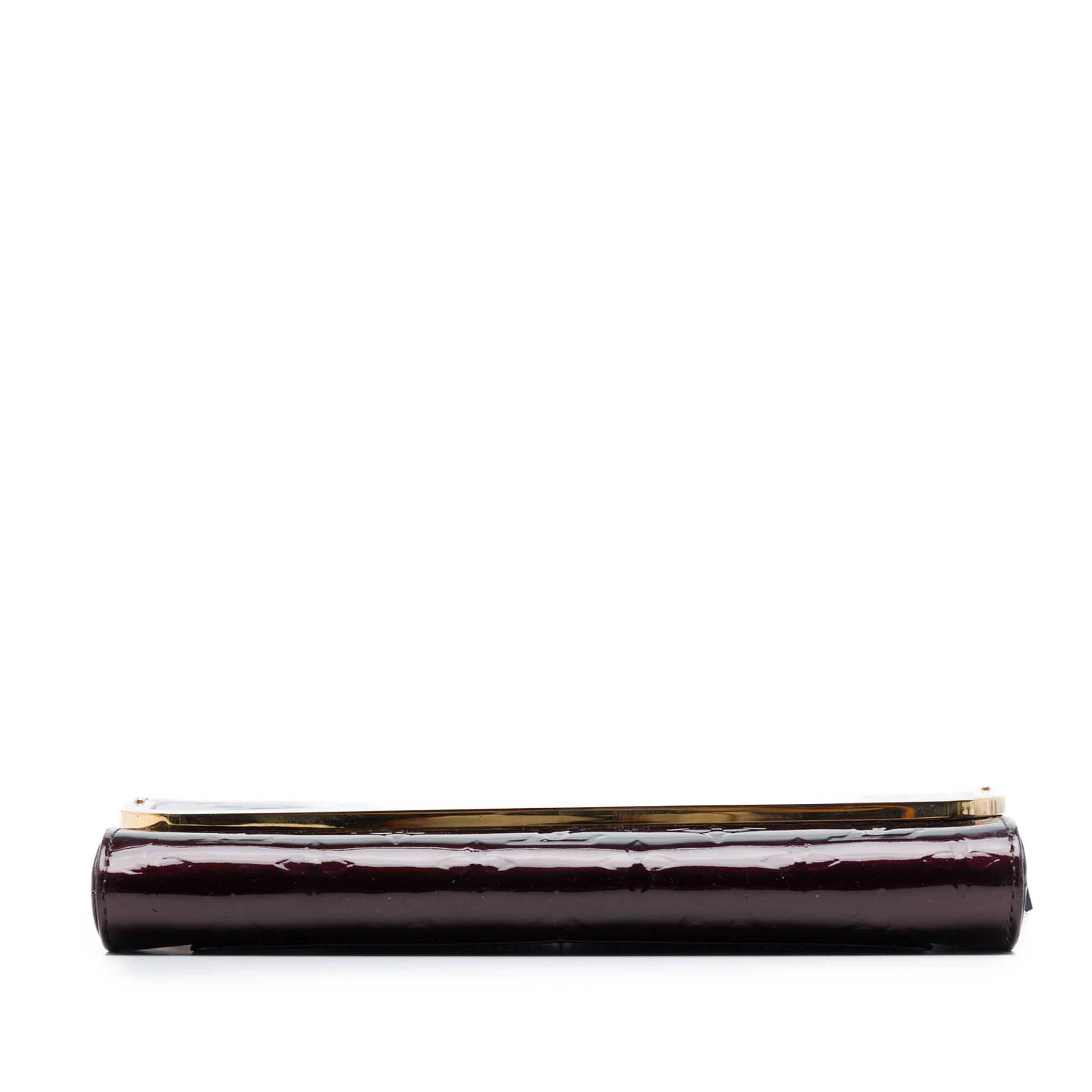 Louis Vuitton Monogram Vernis Rossmore Mm, från Luxclusif, i färgen purpur. Klicka för att öppna bilden i stort format