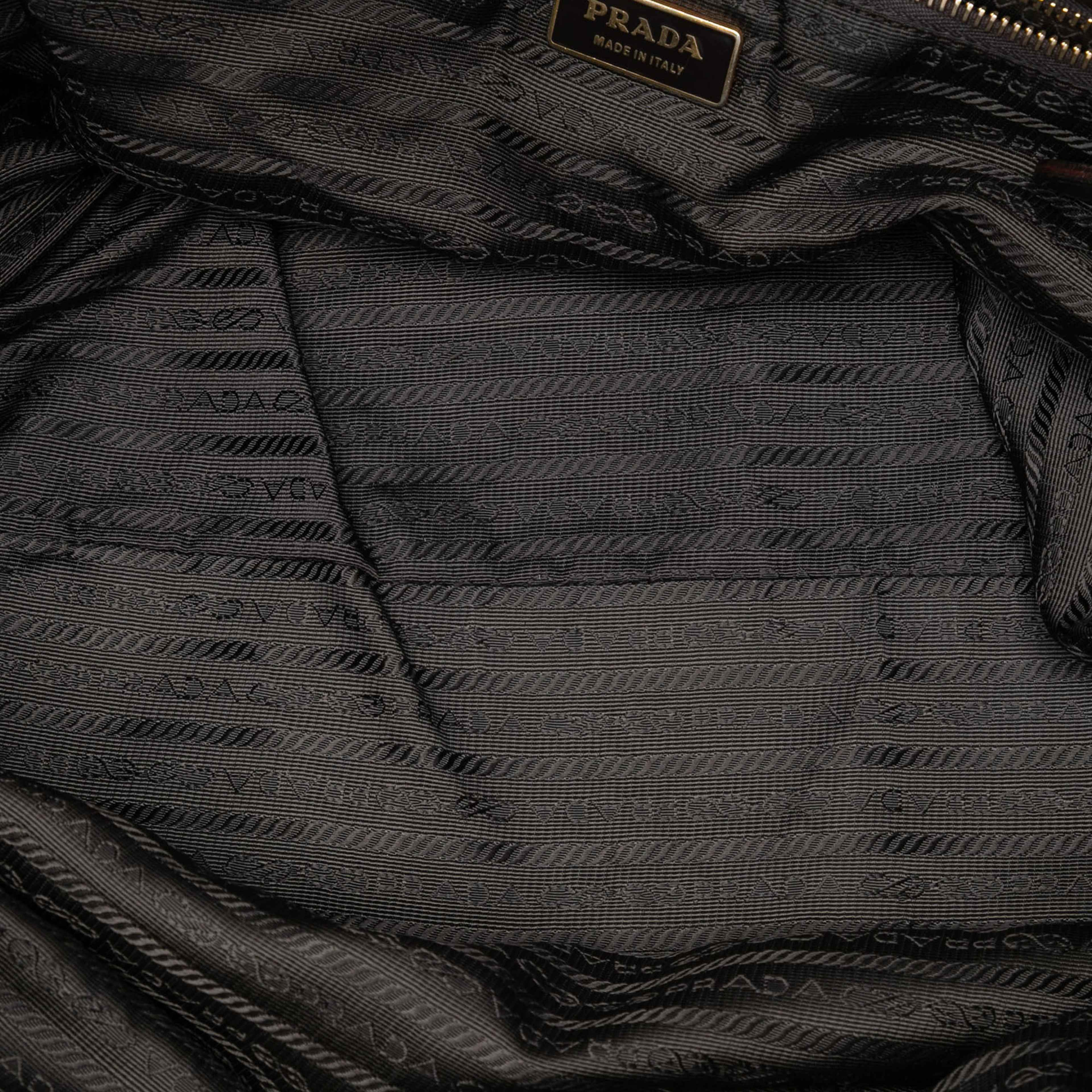 Prada Nappa Gaufre Satchel, från Luxclusif, i färgen dark brown. Klicka för att öppna bilden i stort format