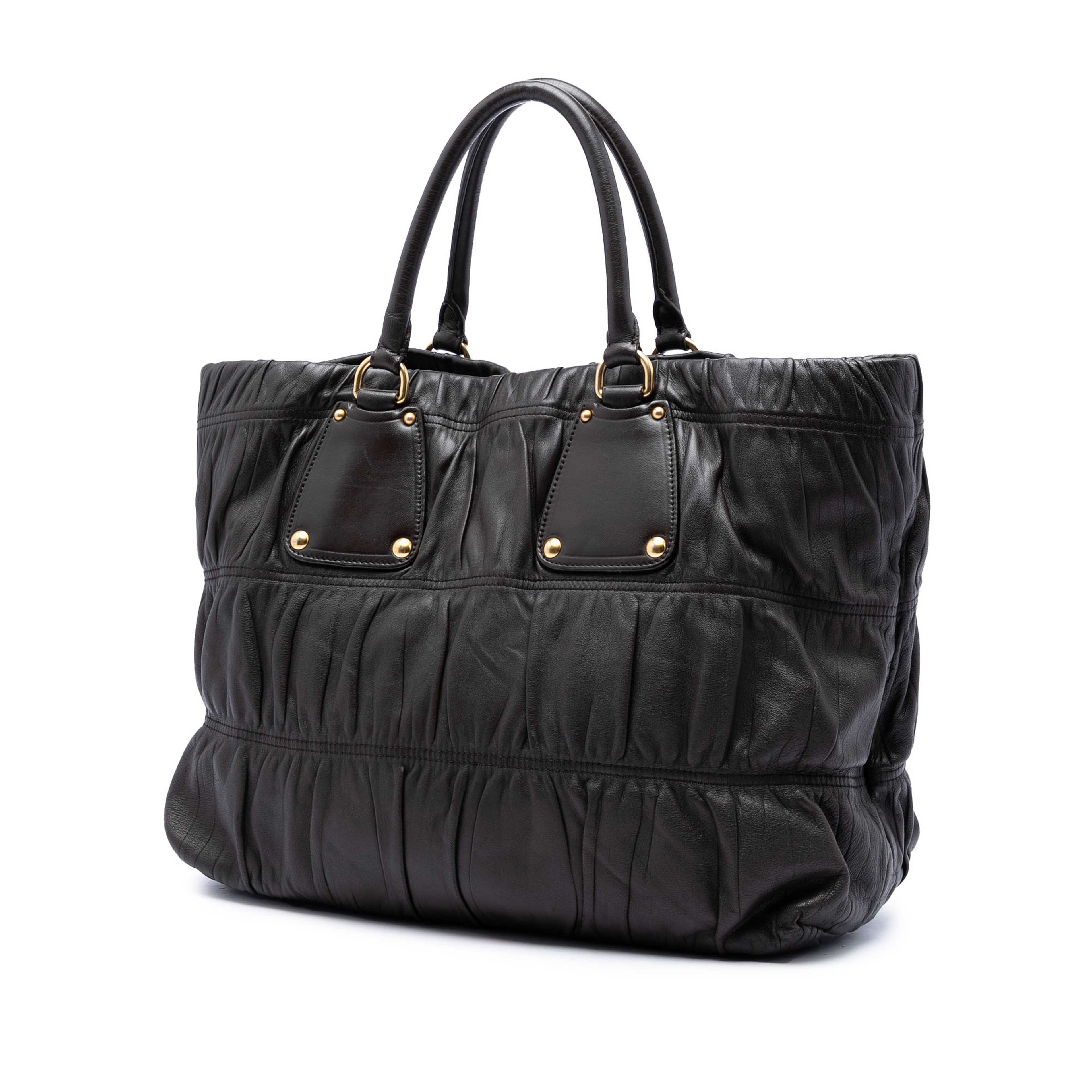 Prada Nappa Gaufre Satchel, från Luxclusif, i färgen dark brown. Klicka för att öppna bilden i stort format