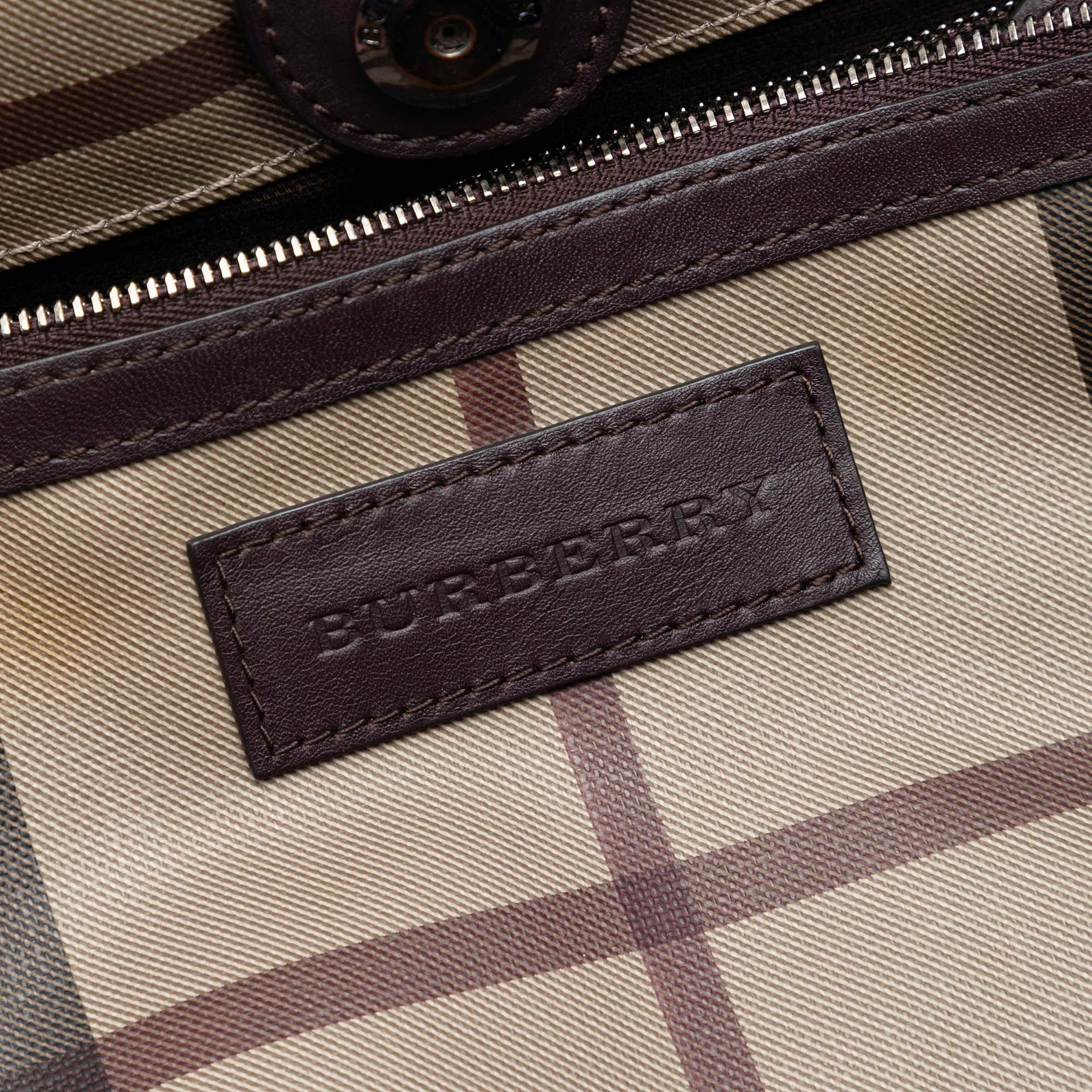 Burberry Small Smoke Check Coated Canvas Canterbury Tote, från Luxclusif, i färgen brown. Klicka för att öppna bilden i stort format