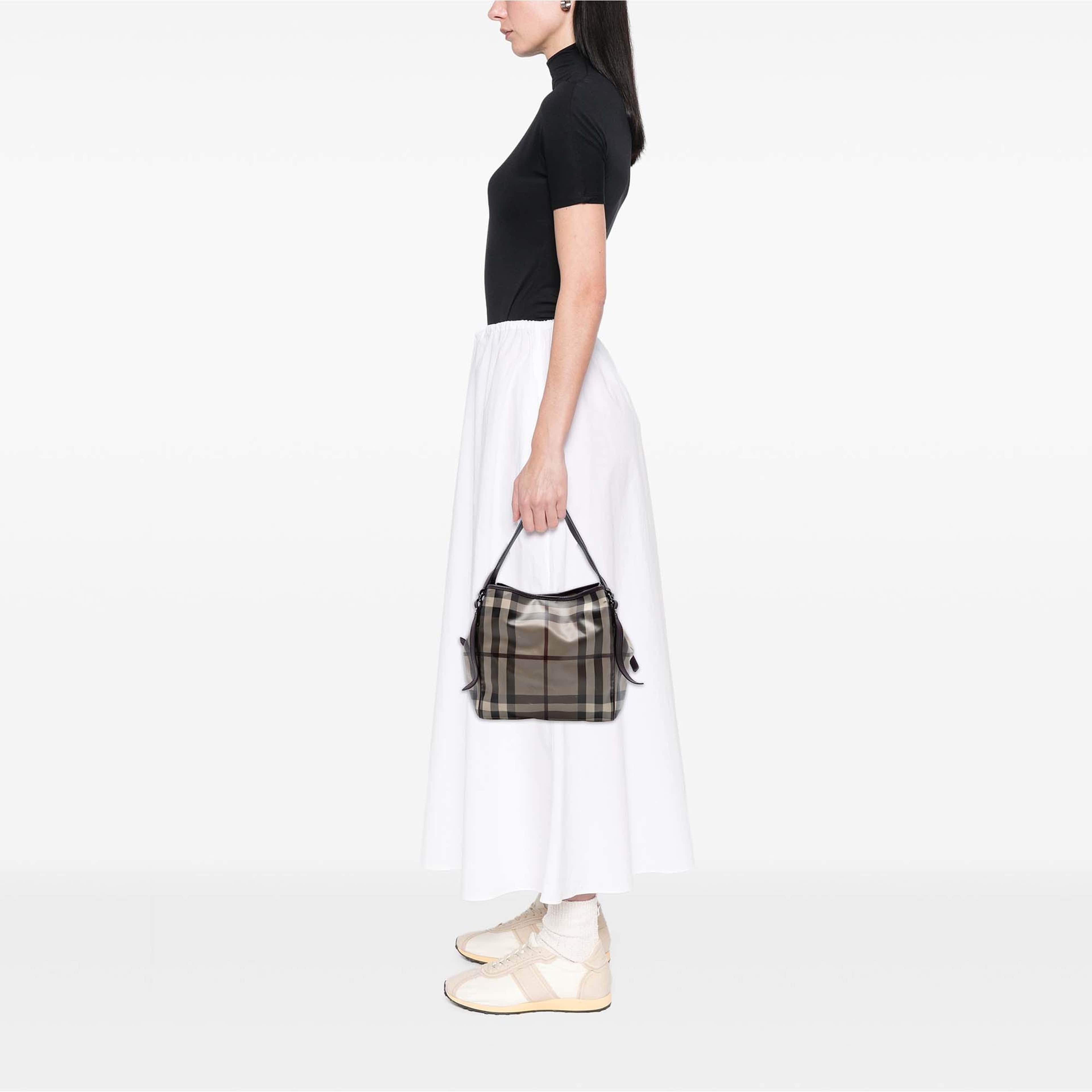 Burberry Small Smoke Check Coated Canvas Canterbury Tote, från Luxclusif, i färgen brun. Klicka för att öppna bilden i stort format