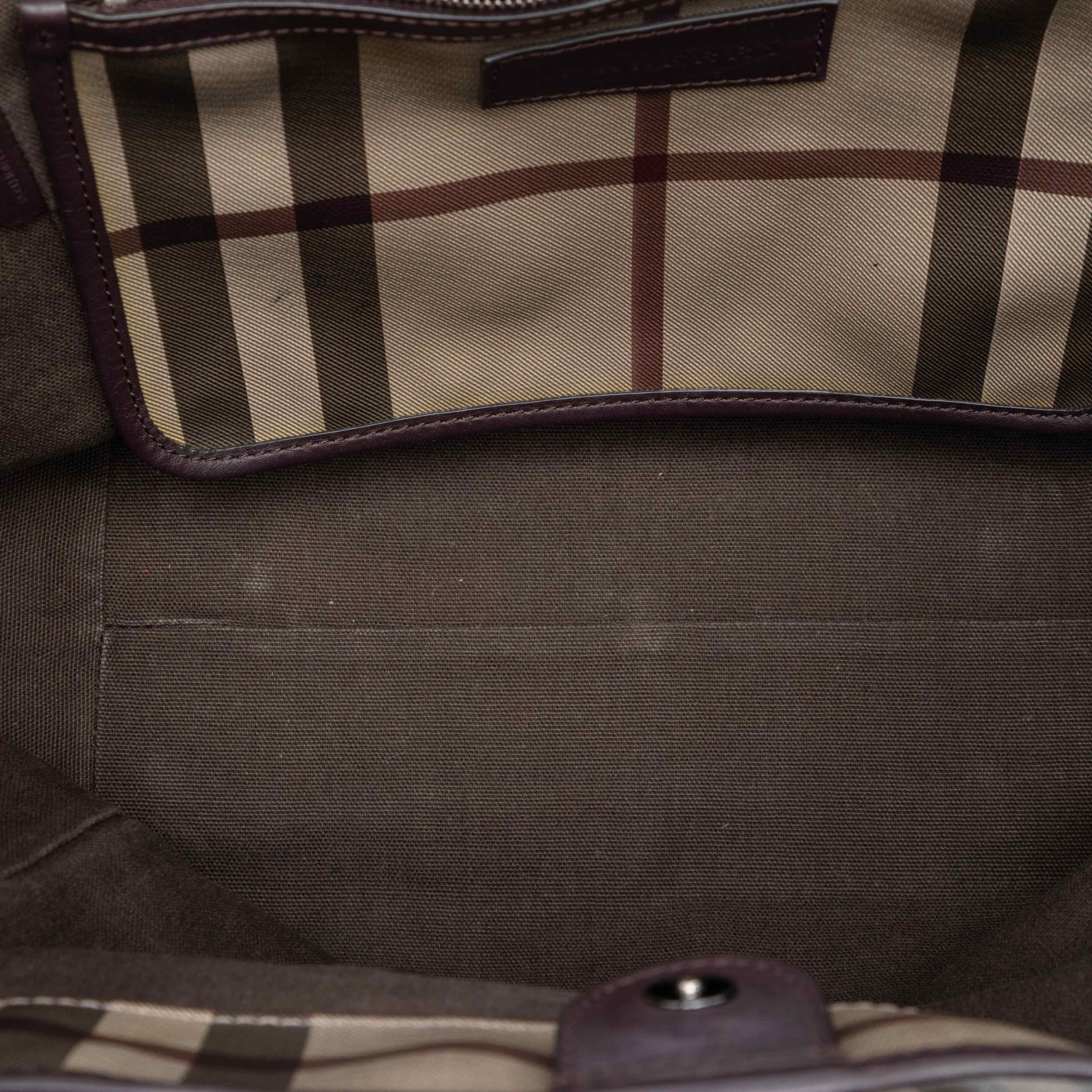 Burberry Small Smoke Check Coated Canvas Canterbury Tote, från Luxclusif, i färgen brown. Klicka för att öppna bilden i stort format