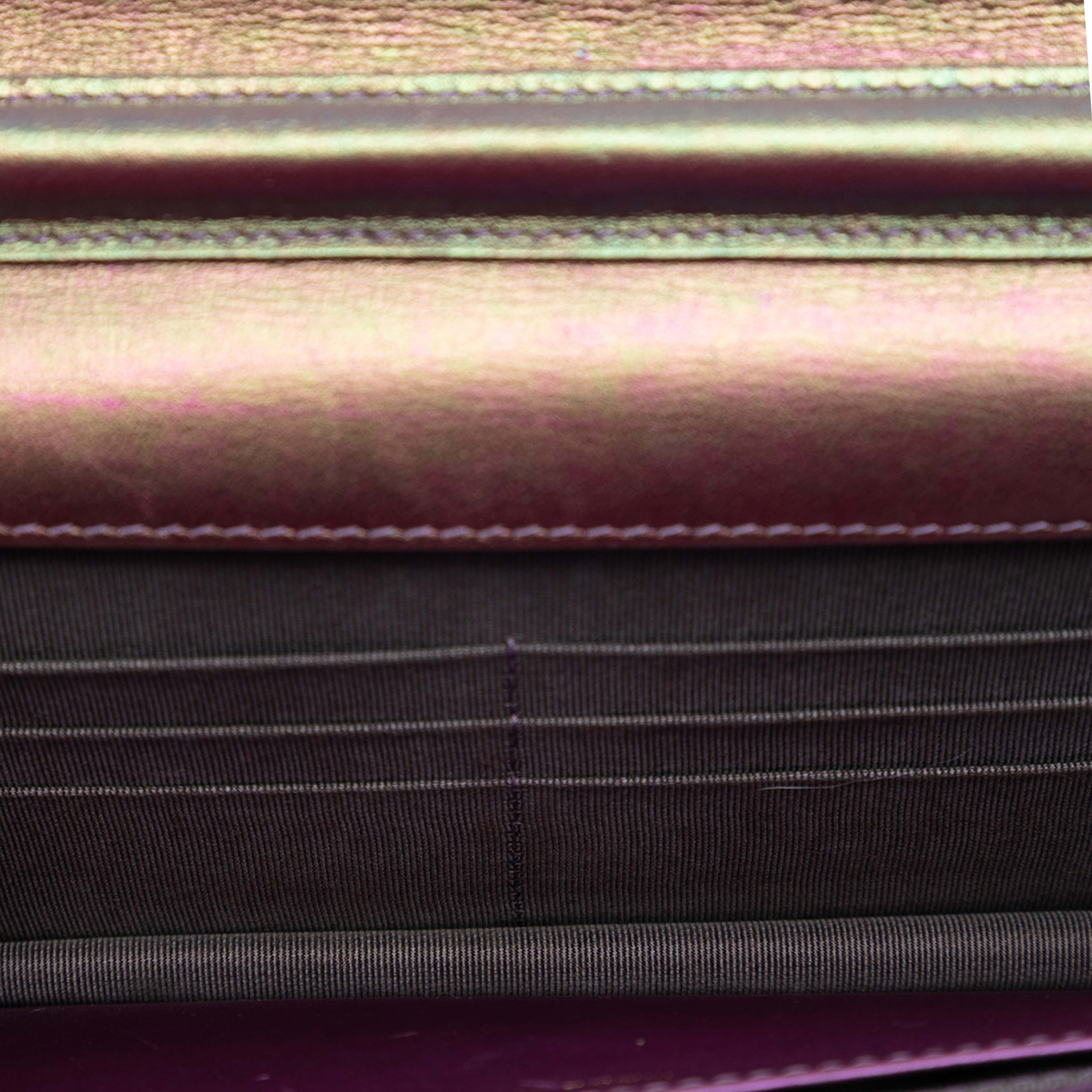 Chanel Cc Quilted Iridescent Lambskin Wallet On Chain, från Luxclusif, i färgen violet. Klicka för att öppna bilden i stort format