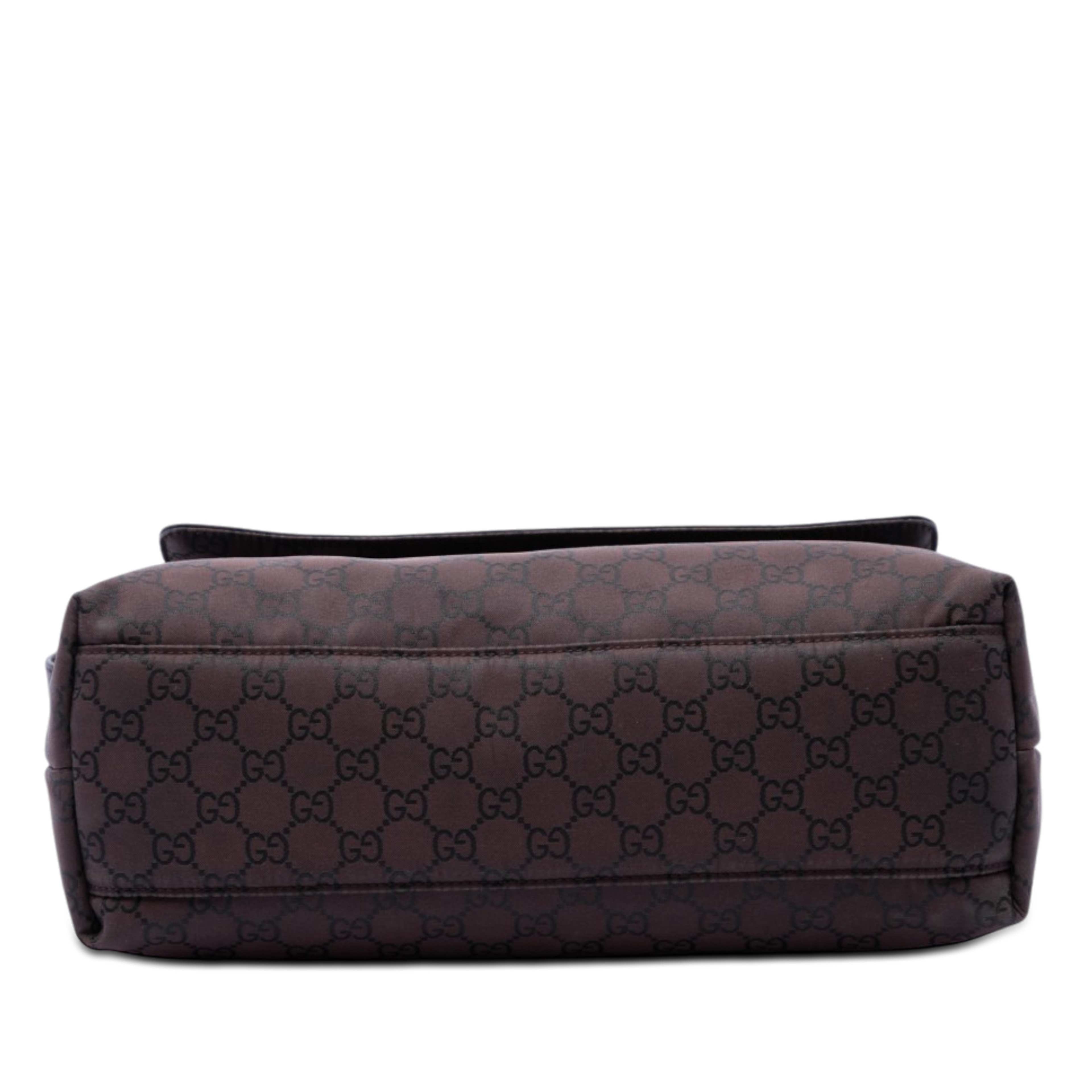 Gucci Gg Nylon Crossbody, från Luxclusif, i färgen brun. Klicka för att öppna bilden i stort format