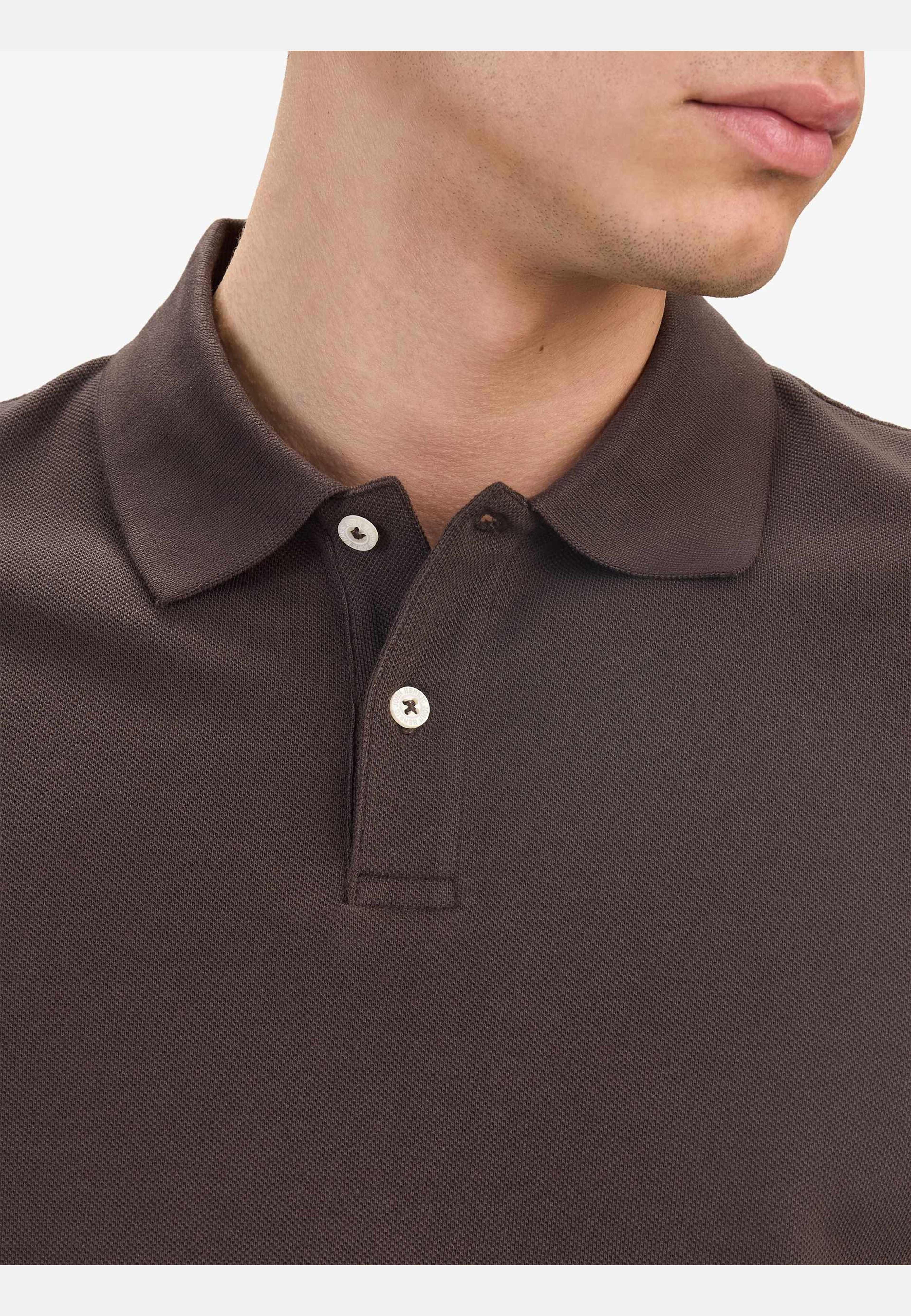 Cotton S/s Jersey Polo Piké (ola), från John Henric, i färgen dark brown. Klicka för att öppna bilden i stort format