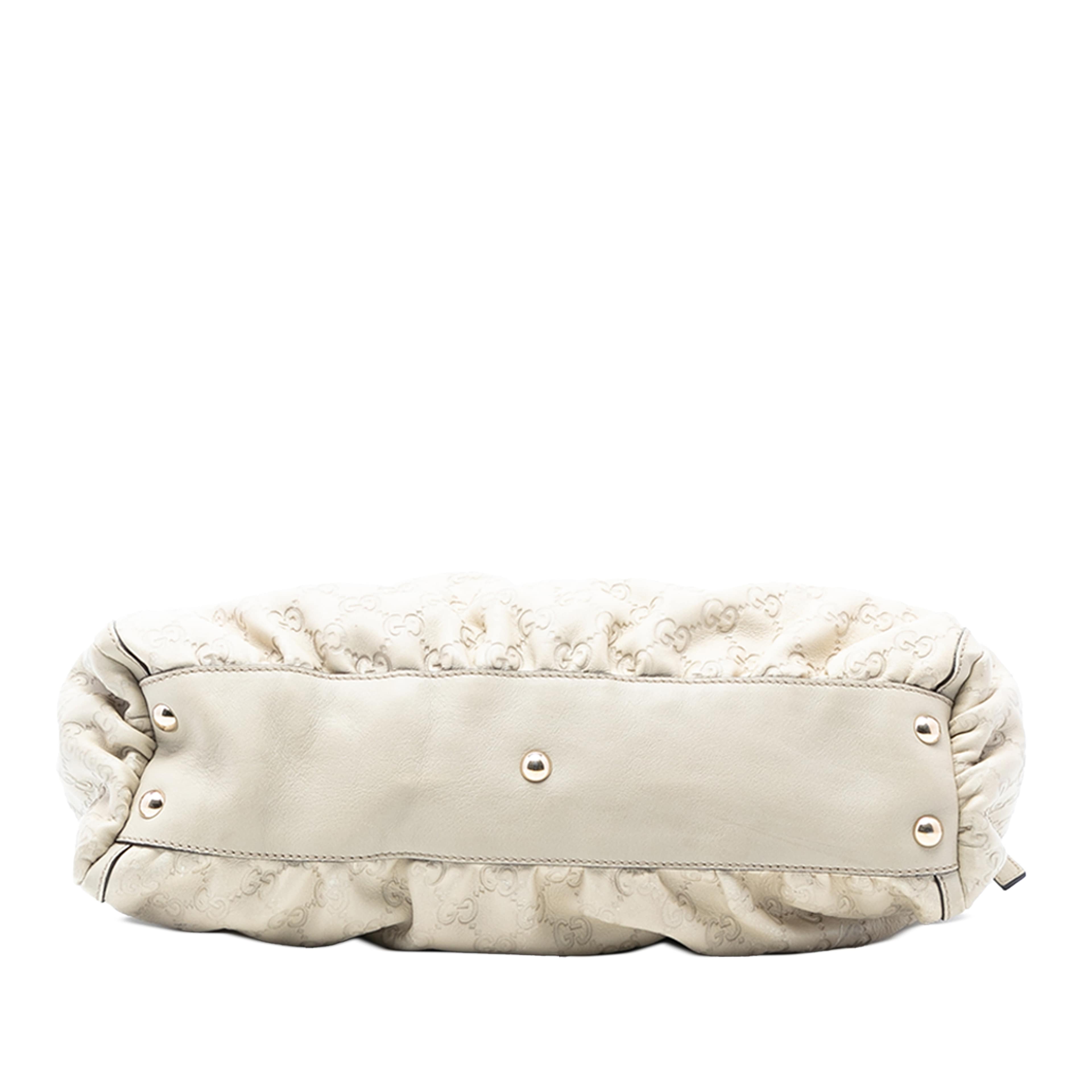 Gucci Guccissima Abbey D Ring Tote, från Luxclusif, i färgen ivory. Klicka för att öppna bilden i stort format