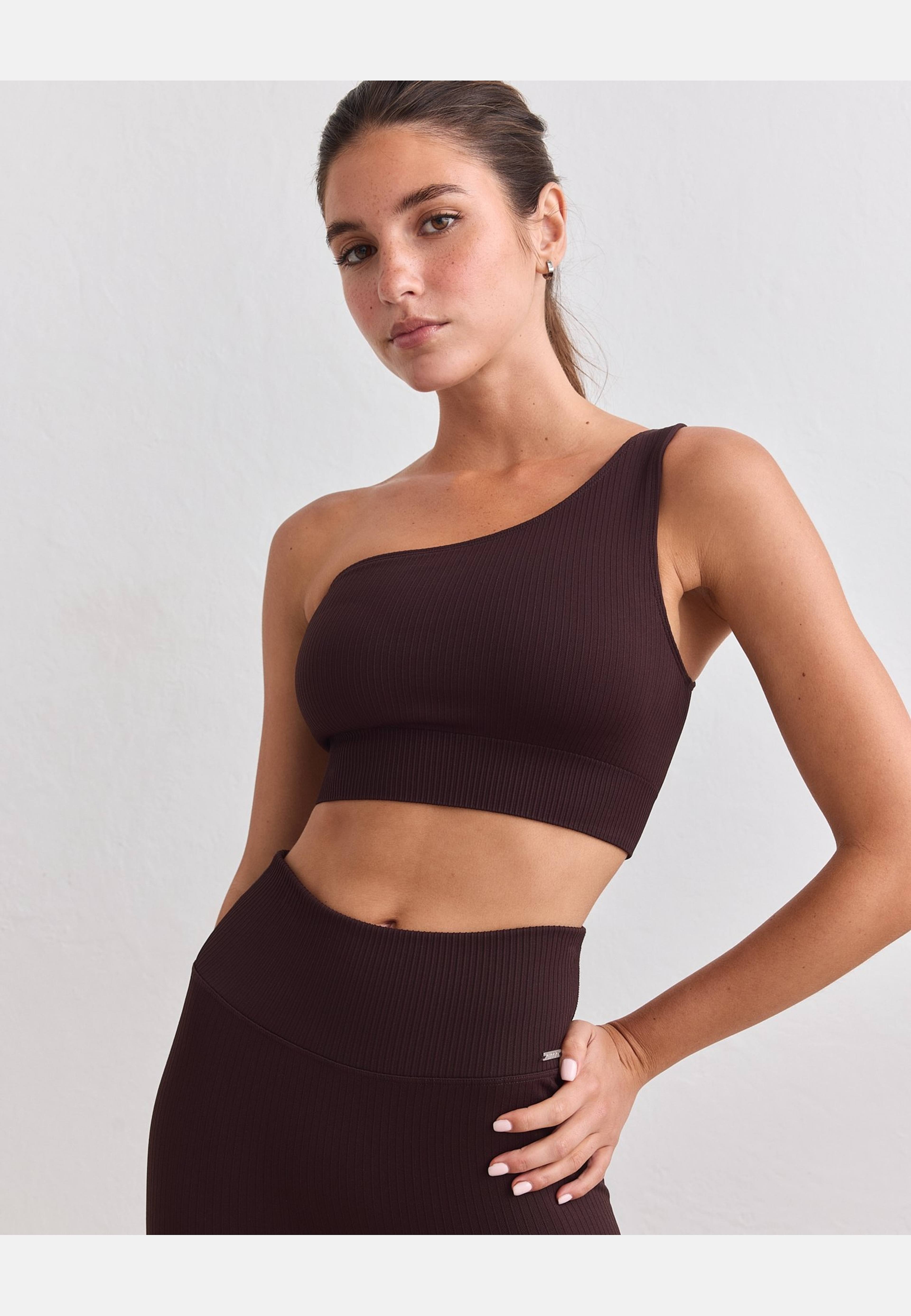 Ribbed Seamless One Shoulder Bra, från aim'n, i färgen cacao. Klicka för att öppna bilden i stort format