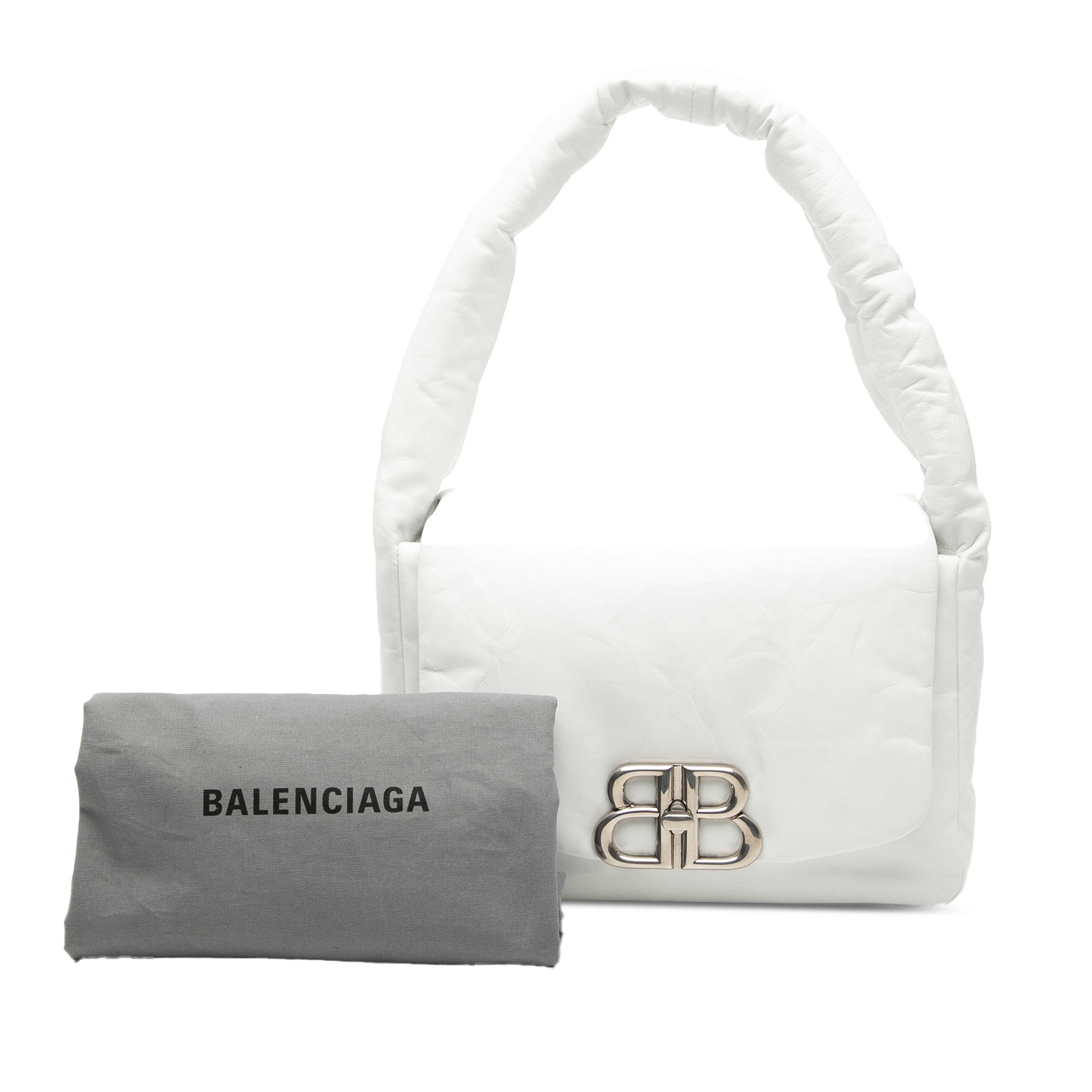 Balenciaga Small Calfskin Monaco Sling Shoulder Bag, från Luxclusif, i färgen vit. Klicka för att öppna bilden i stort format