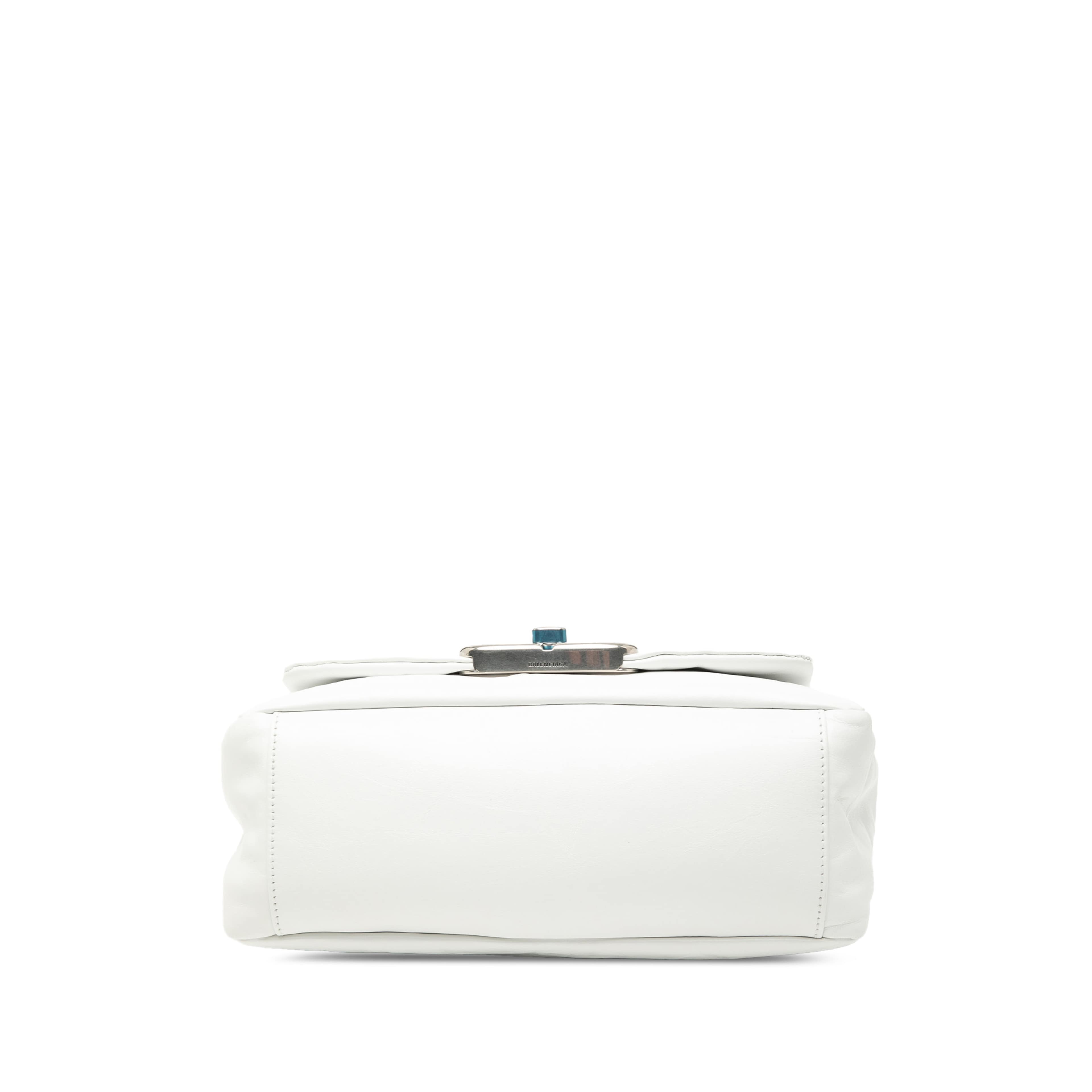 Balenciaga Small Calfskin Monaco Sling Shoulder Bag, från Luxclusif, i färgen vit. Klicka för att öppna bilden i stort format