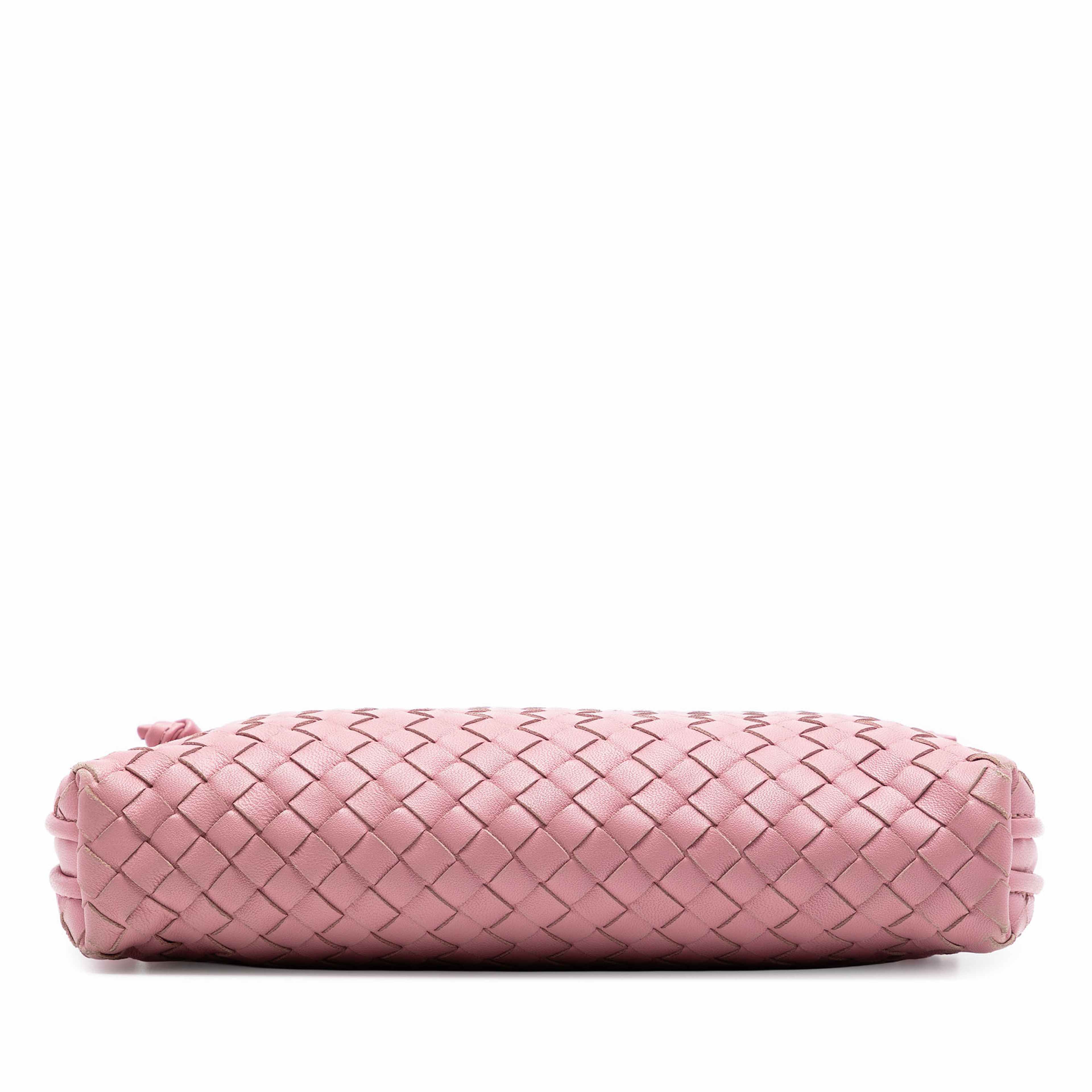 Bottega Veneta Nappa Intrecciato Nodini Crossbody, från Luxclusif, i färgen pink. Klicka för att öppna bilden i stort format