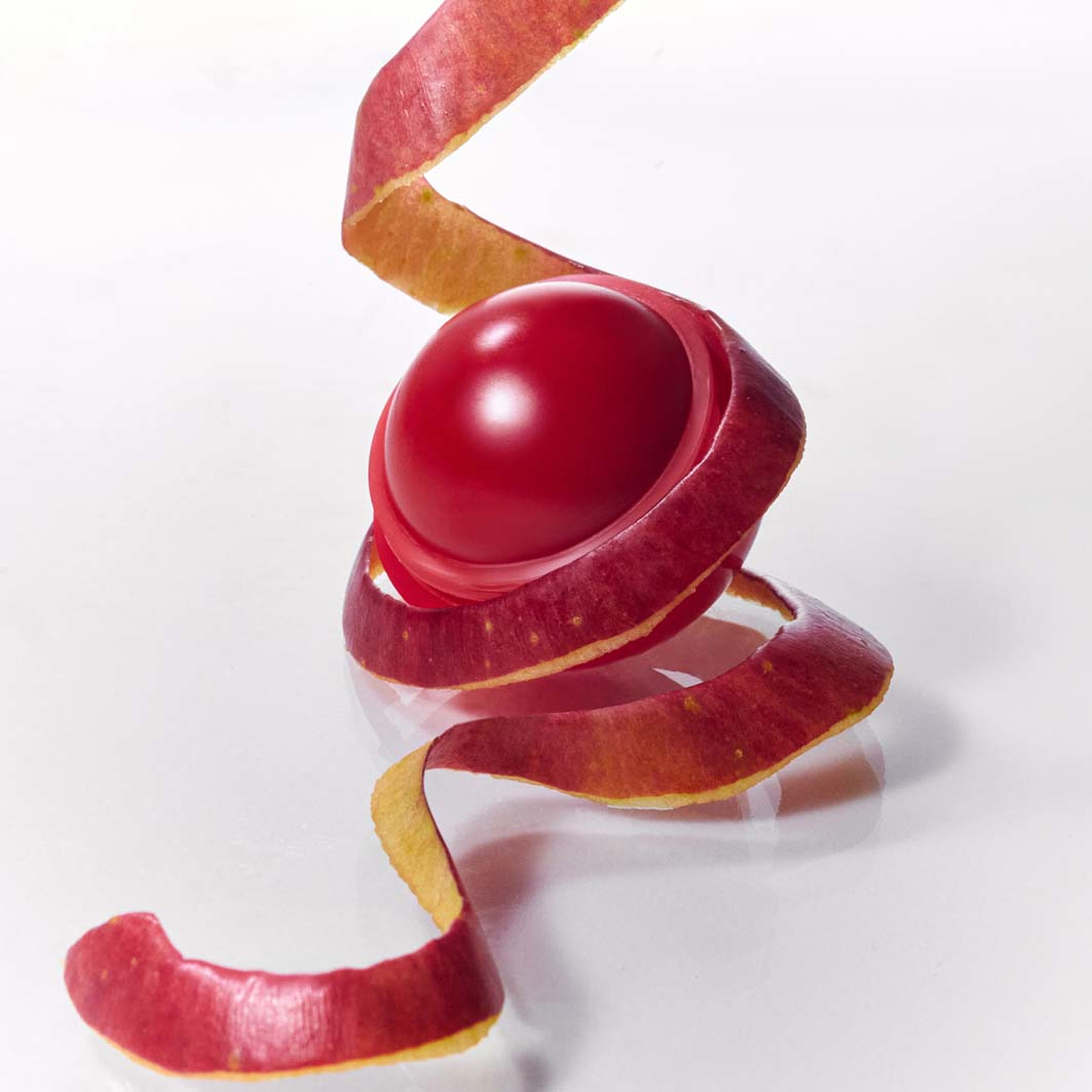 JUICY ROLL CHEEK, från rom&nd, i färgen Rare Apple. Klicka för att öppna bilden i stort format