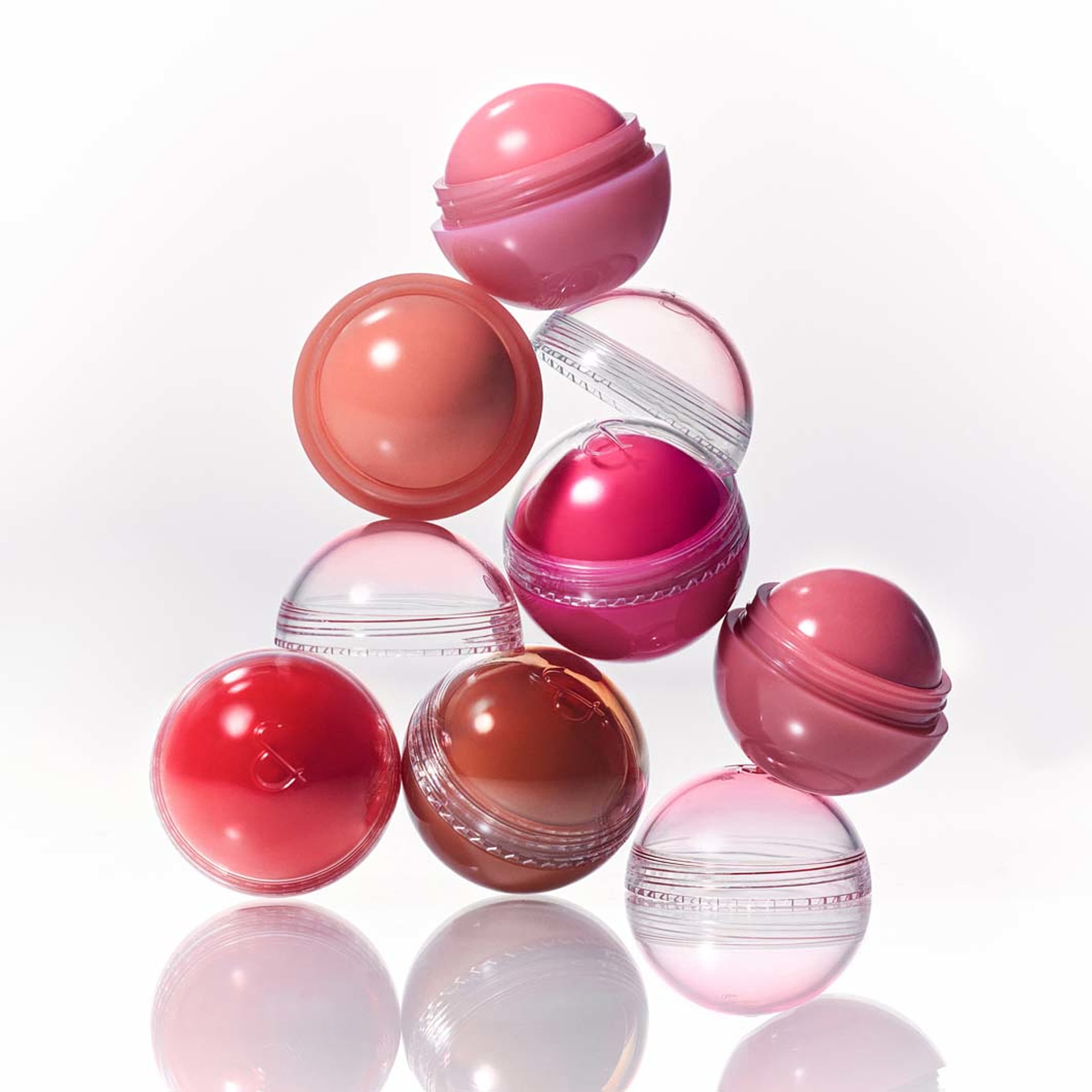 JUICY ROLL CHEEK, från rom&nd, i färgen White Peach. Klicka för att öppna bilden i stort format