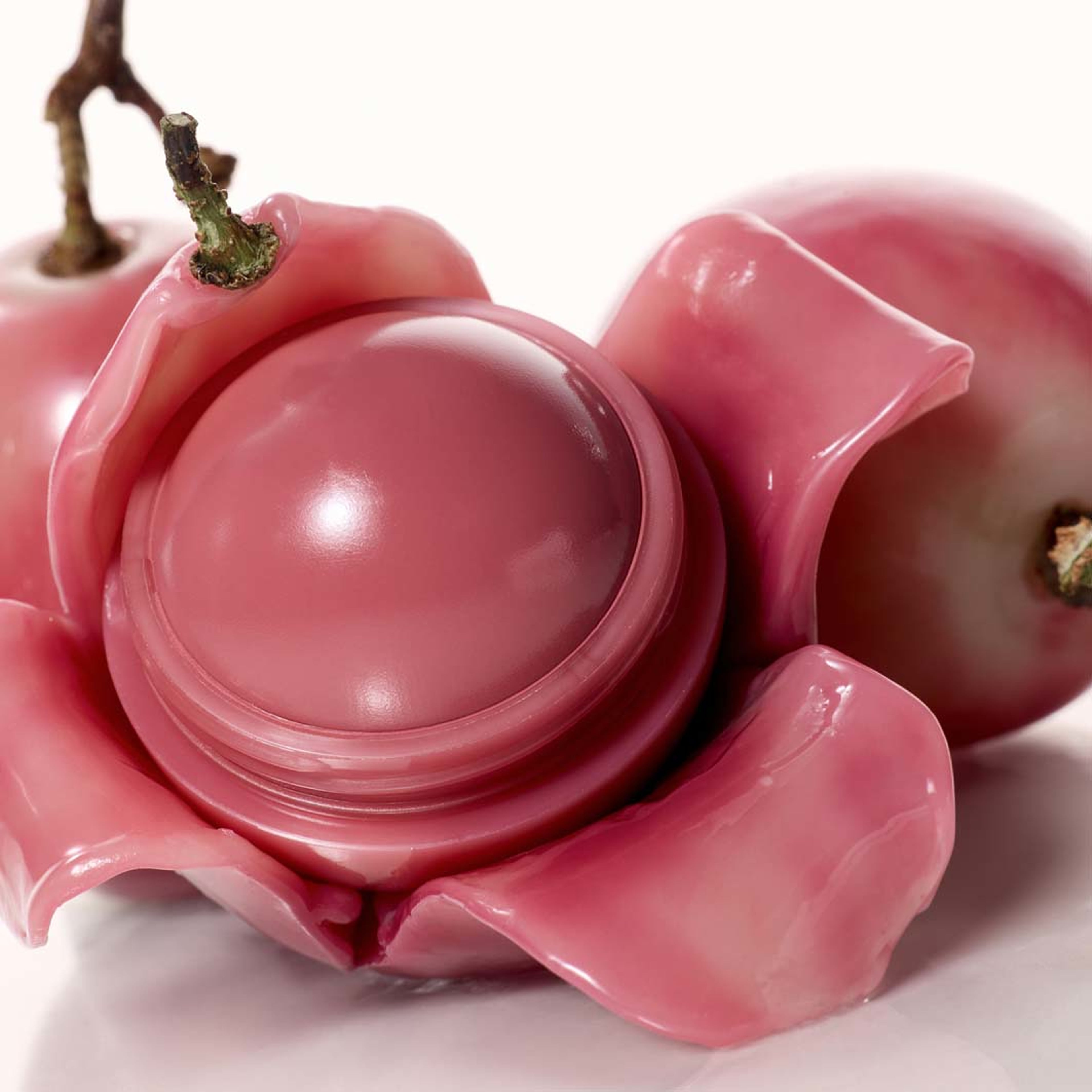 JUICY ROLL CHEEK, från rom&nd, i färgen Bare Grape. Klicka för att öppna bilden i stort format