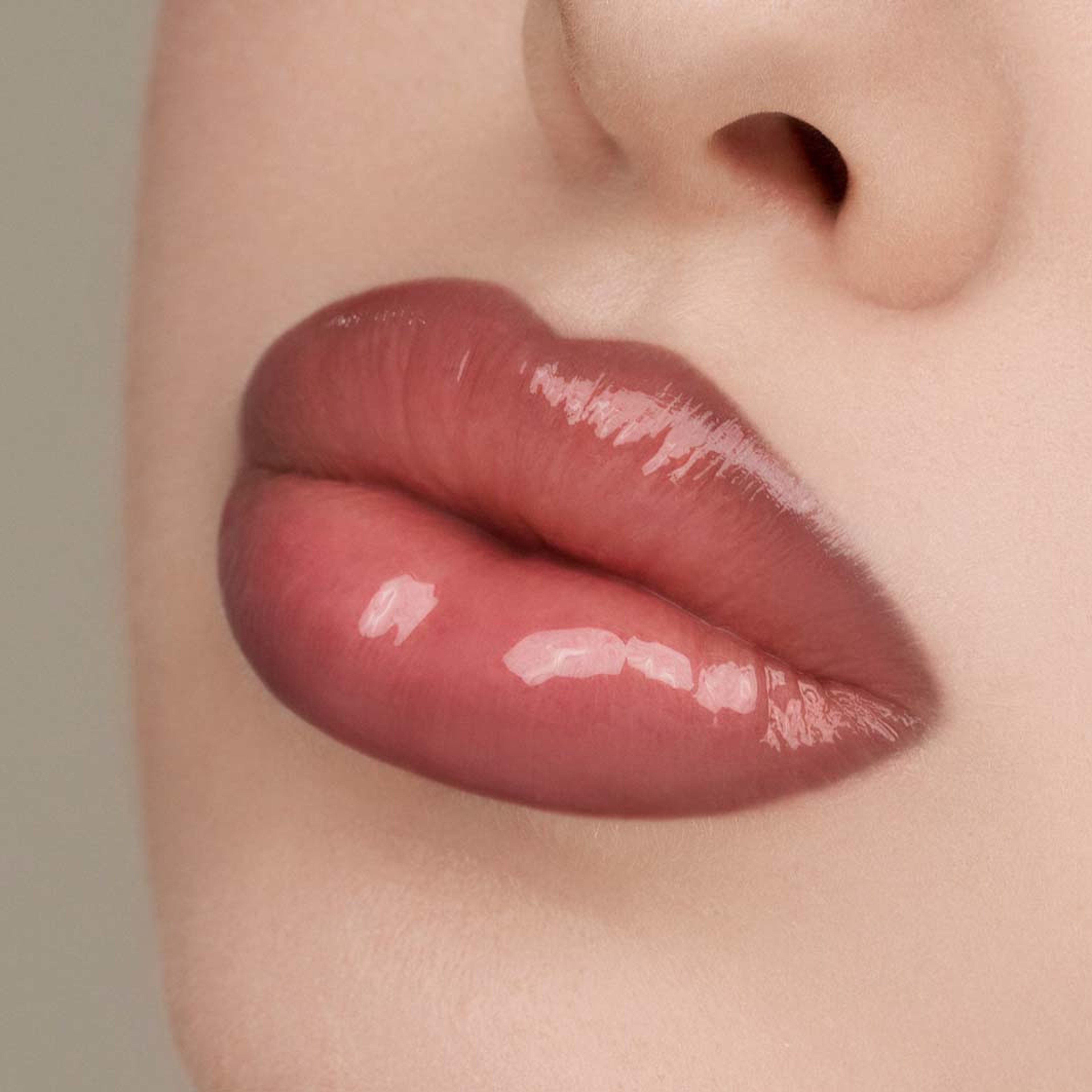 VOLUME HACK TRIO, från rom&nd, i färgen Sweet Fig. Klicka för att öppna bilden i stort format