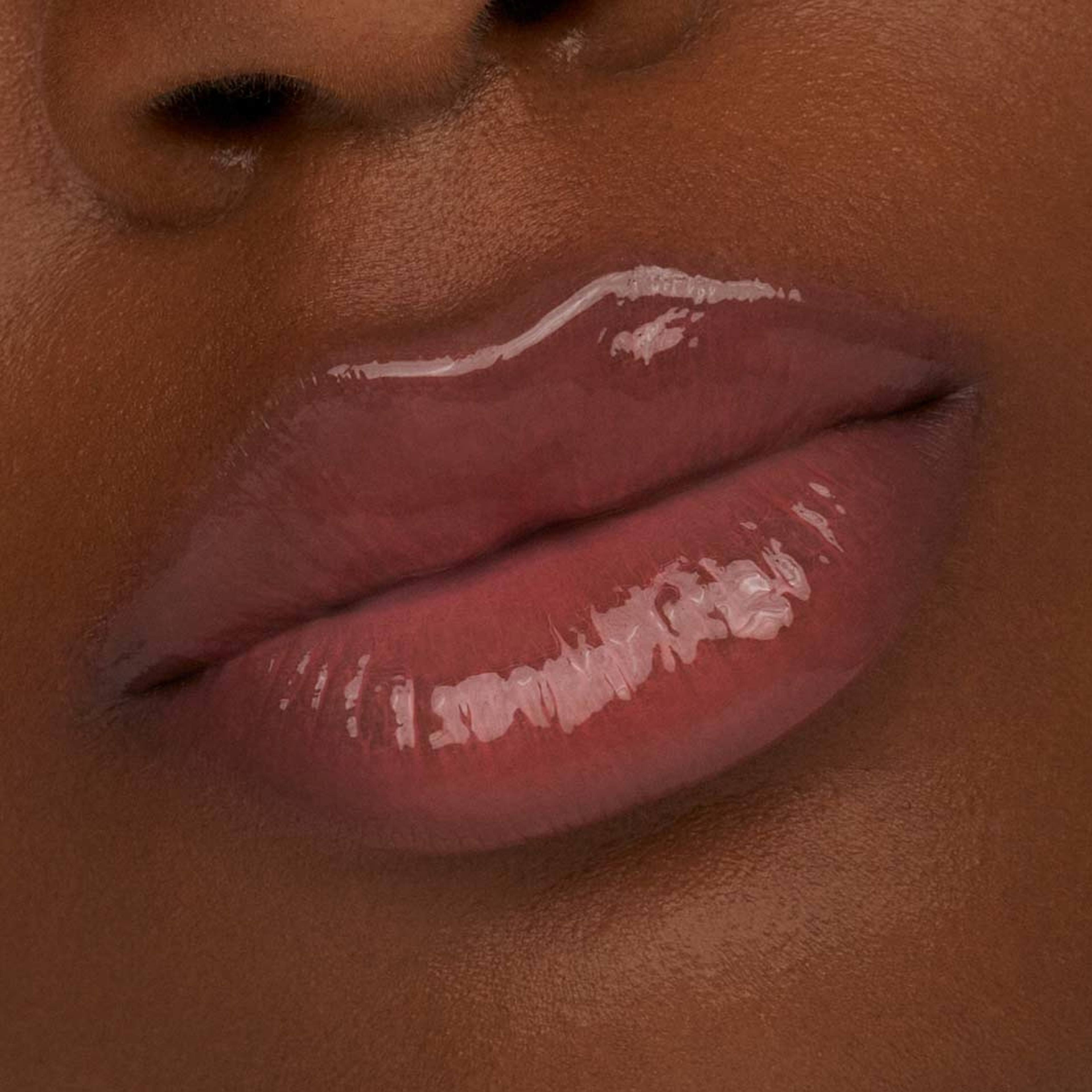 VOLUME HACK TRIO, från rom&nd, i färgen Sweet Fig. Klicka för att öppna bilden i stort format