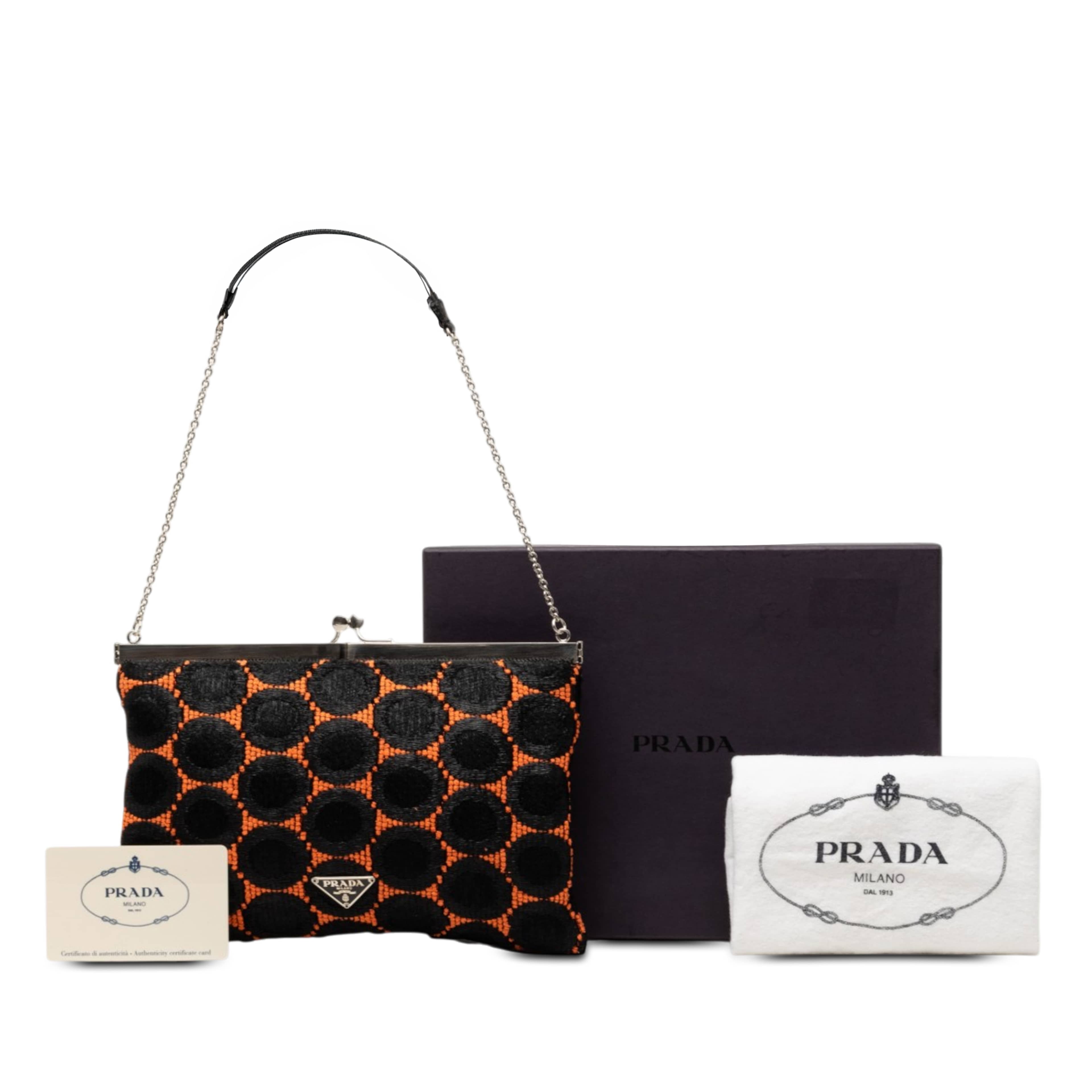 Prada Jacquard Kisslock Clutch With Chain, från Luxclusif, i färgen svart. Klicka för att öppna bilden i stort format