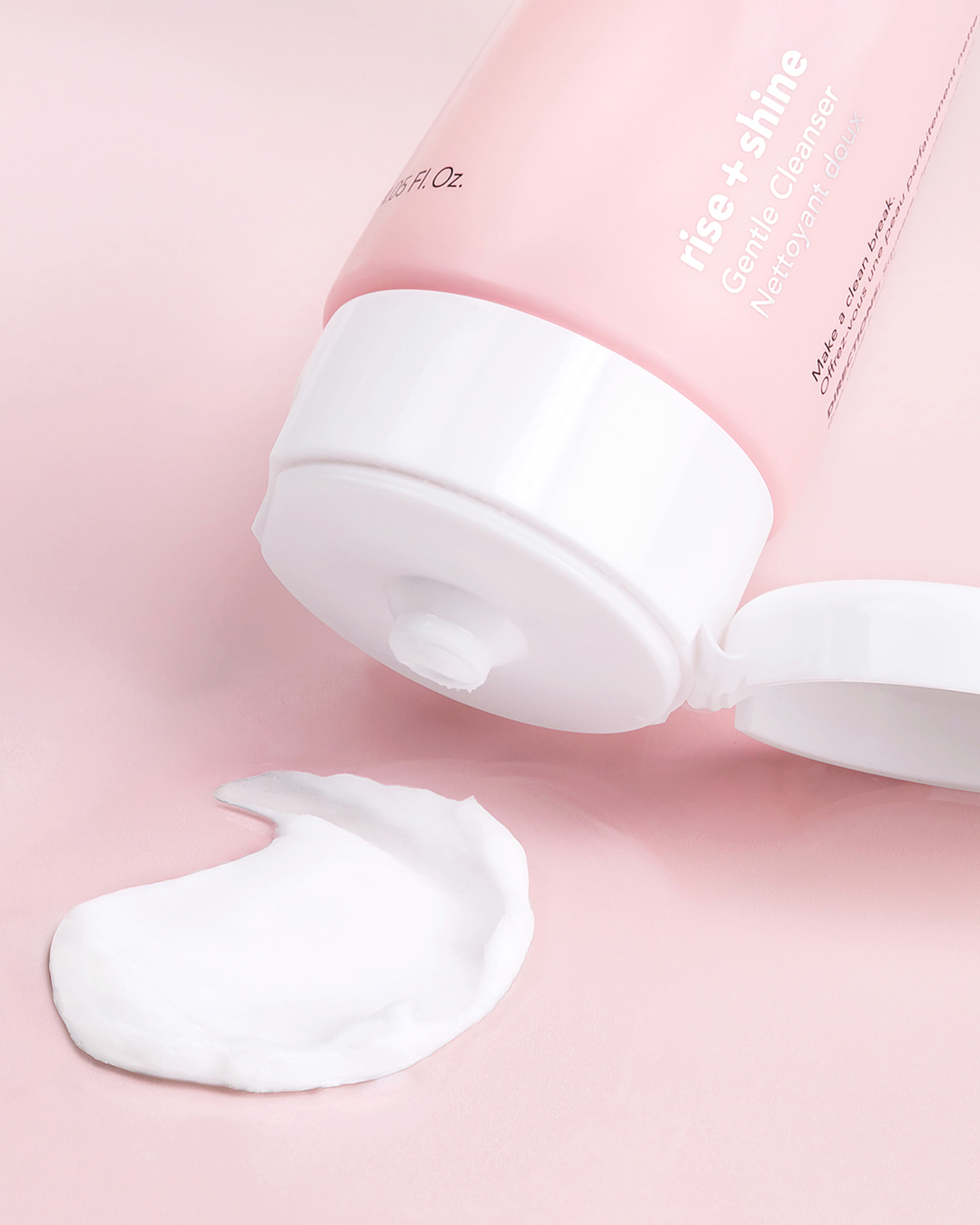 Rise + Shine  Gentle Cleanser 120ml, från Saturday Skin. Klicka för att öppna bilden i stort format
