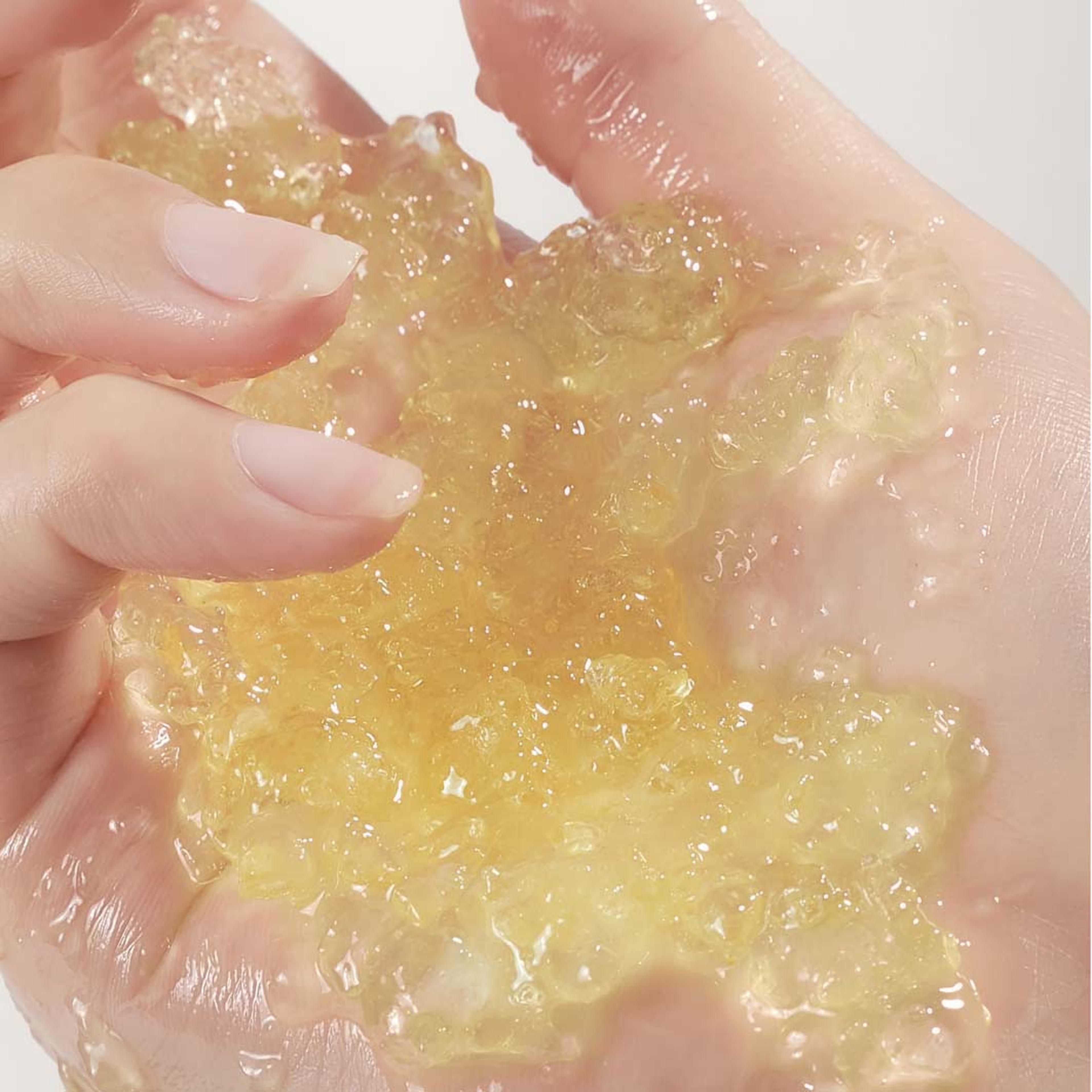 Yuzu Vitamin C Essence Face Mist, från Saturday Skin. Klicka för att öppna bilden i stort format