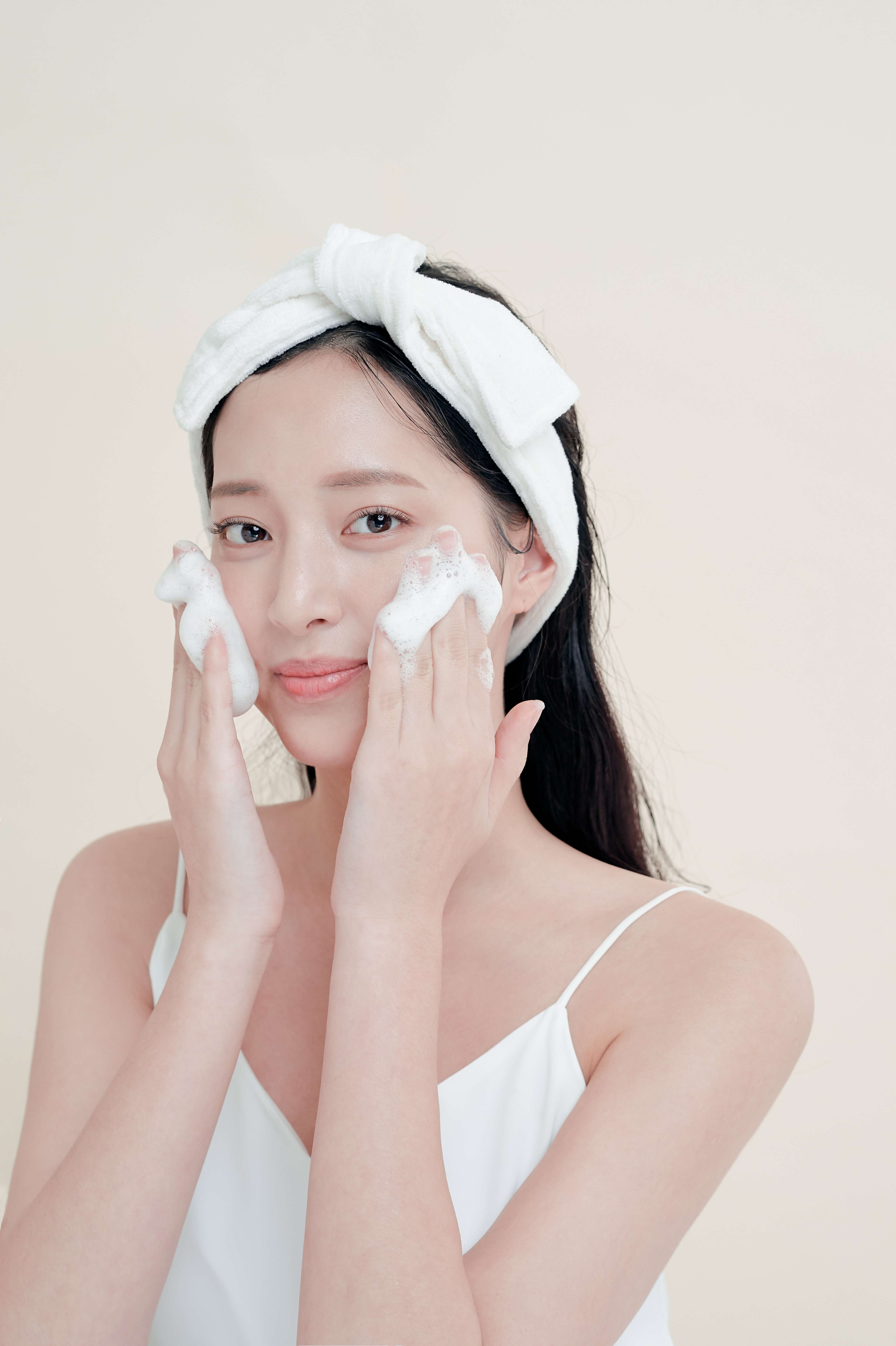 Ph Hyaluron Gel Cleanser 200ml, från HYGGEE. Klicka för att öppna bilden i stort format