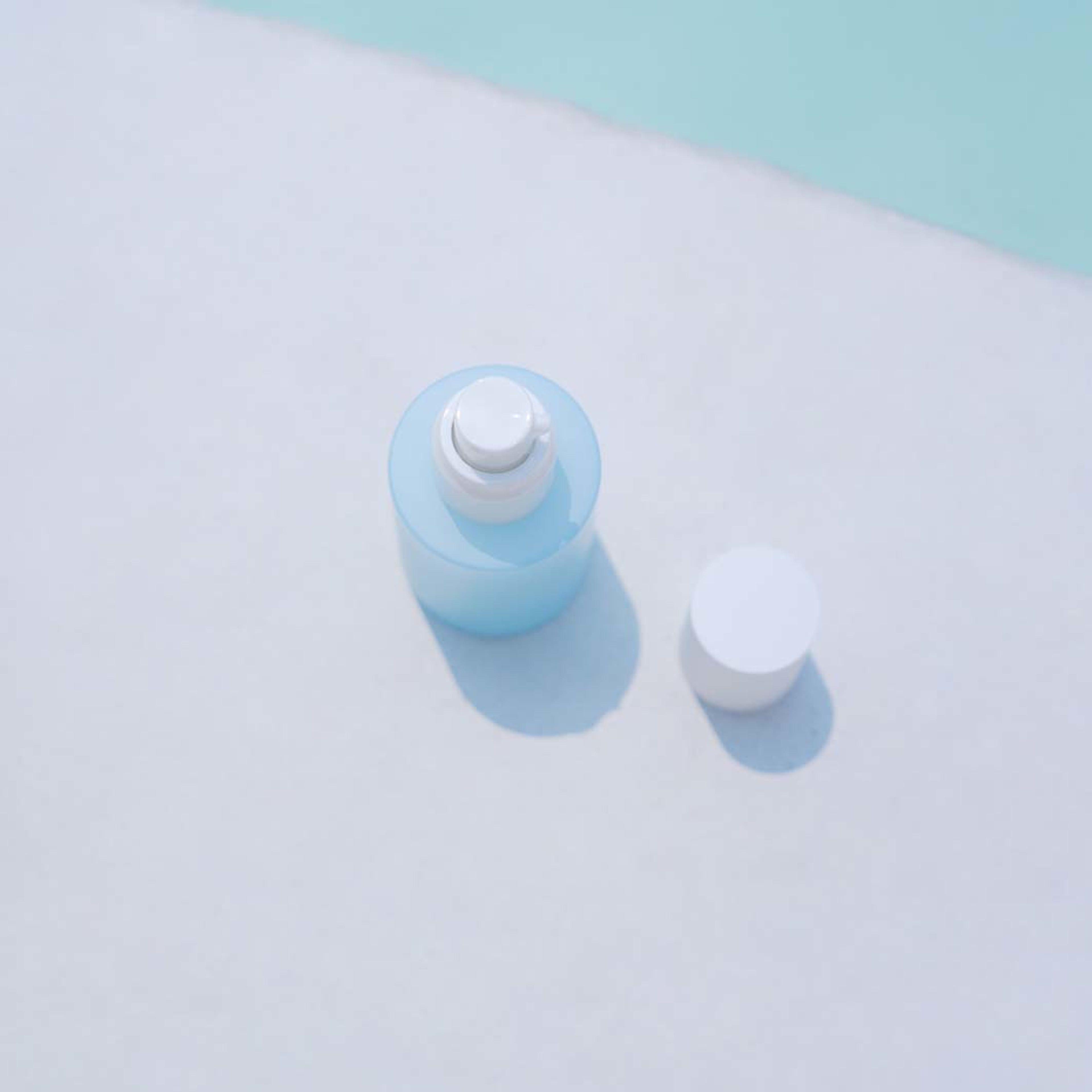 Madagascar Centella Hyalu-Cica Blue Serum, från SKIN1004. Klicka för att öppna bilden i stort format