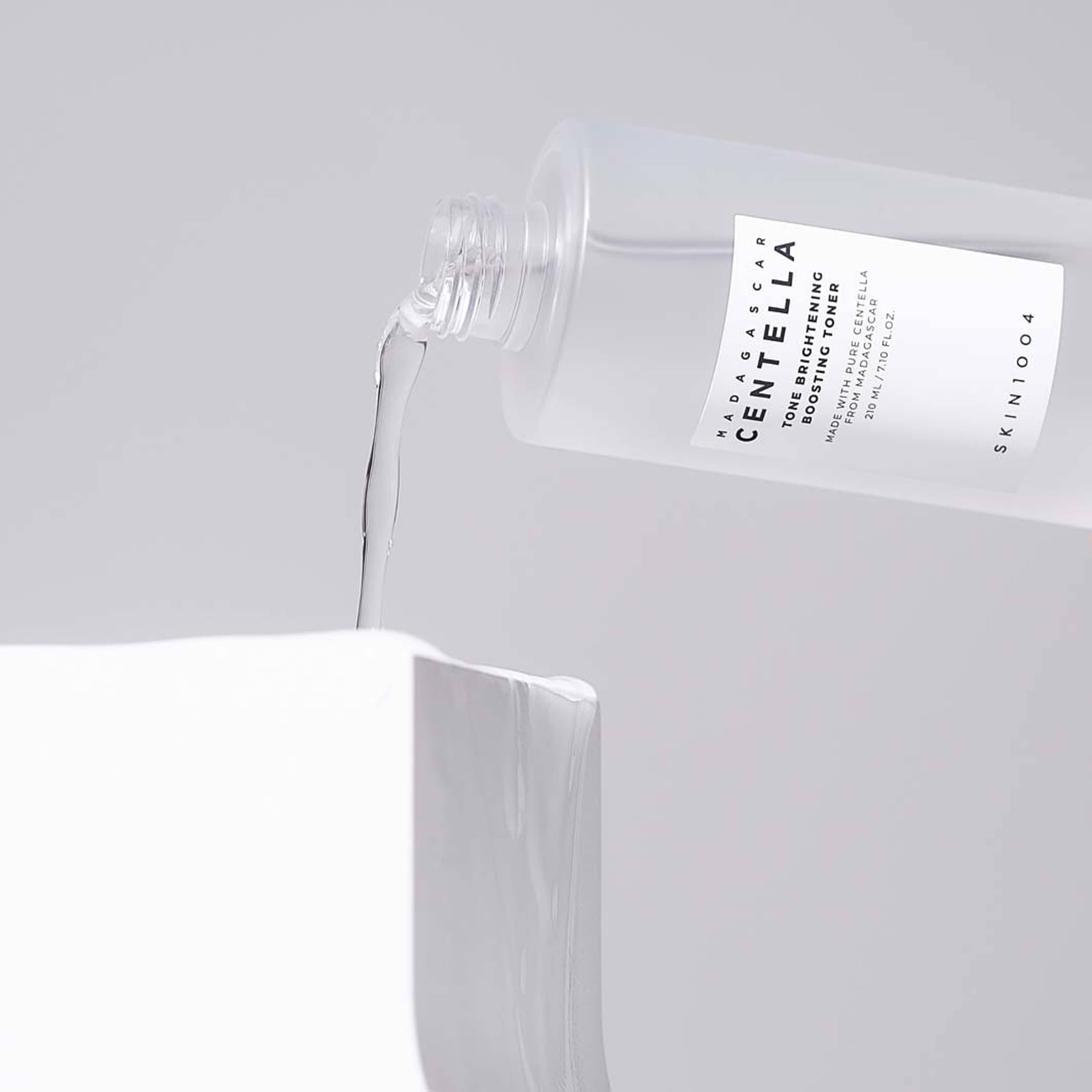 Madagascar Centella Tone Brightening Boosting Toner, från SKIN1004. Klicka för att öppna bilden i stort format