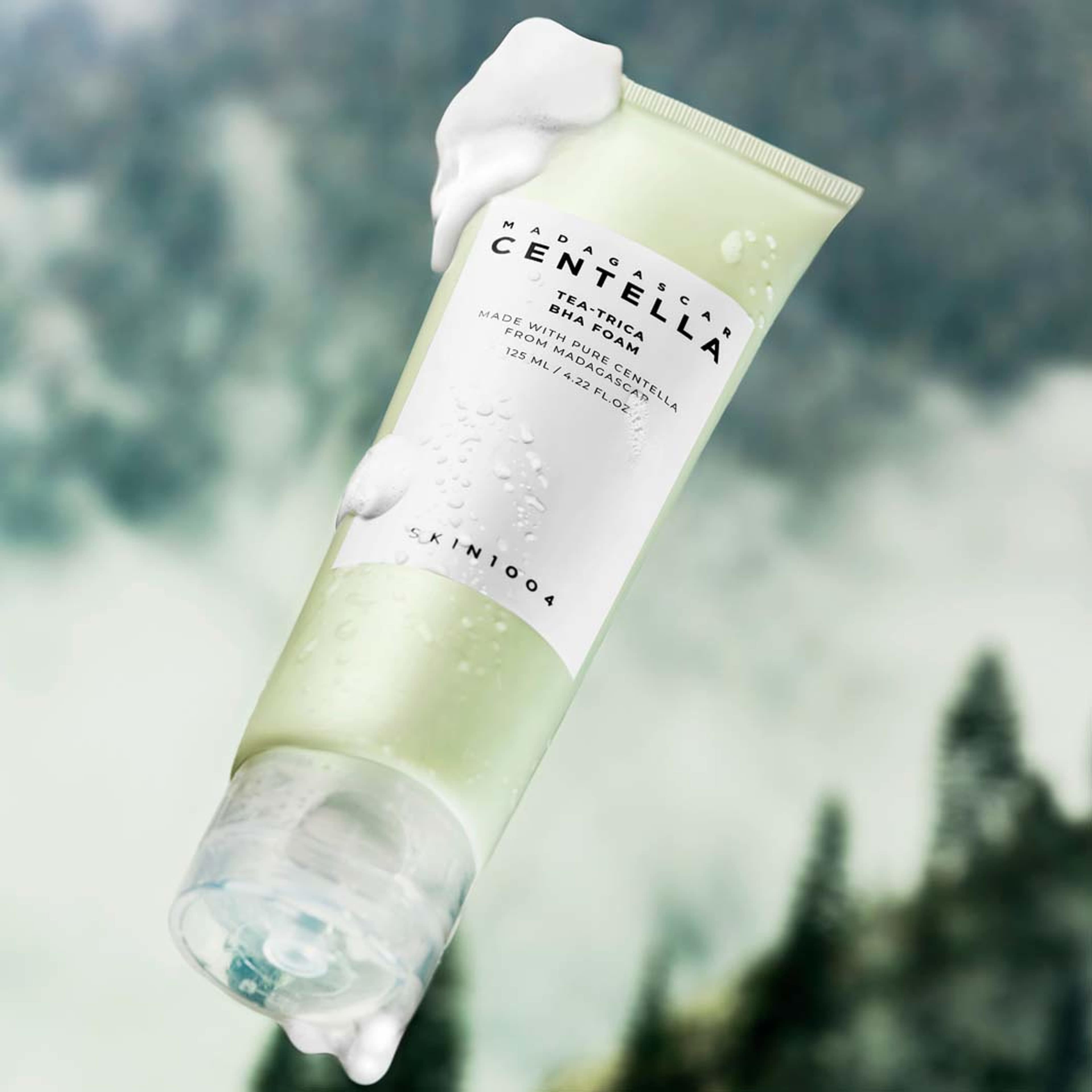 Madagascar Centella Tea-Trica BHA Foam, från SKIN1004. Klicka för att öppna bilden i stort format